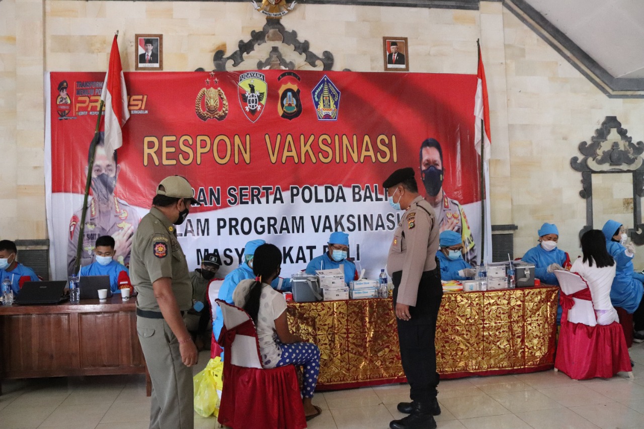 Polri Ikut Berperan Dalam Program Vasiknasi Covid 19 Yang Dilaksanakan di Tiga Desa.