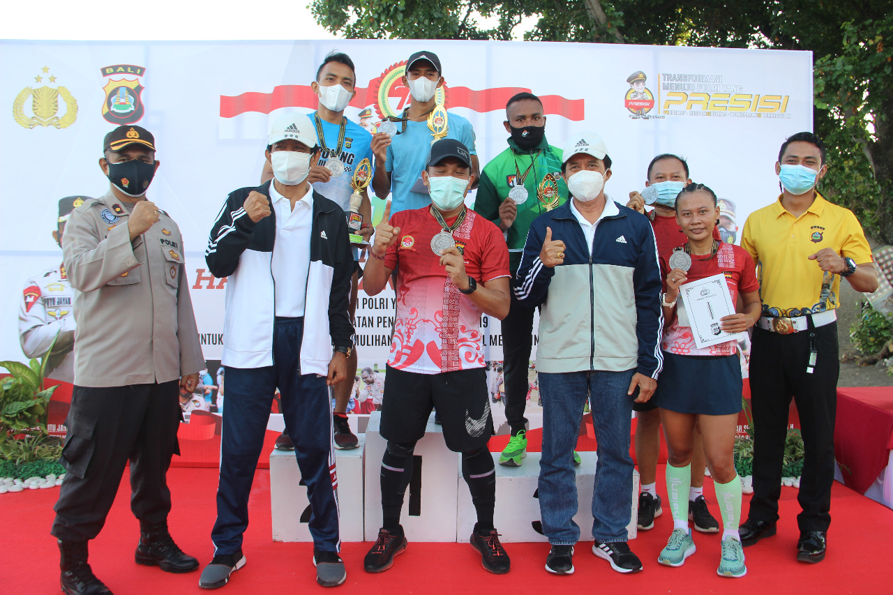 Kapolres Buleleng Ikut Lari 10 K Dan Dilepas Ketua DPRD Kabupaten Buleleng.