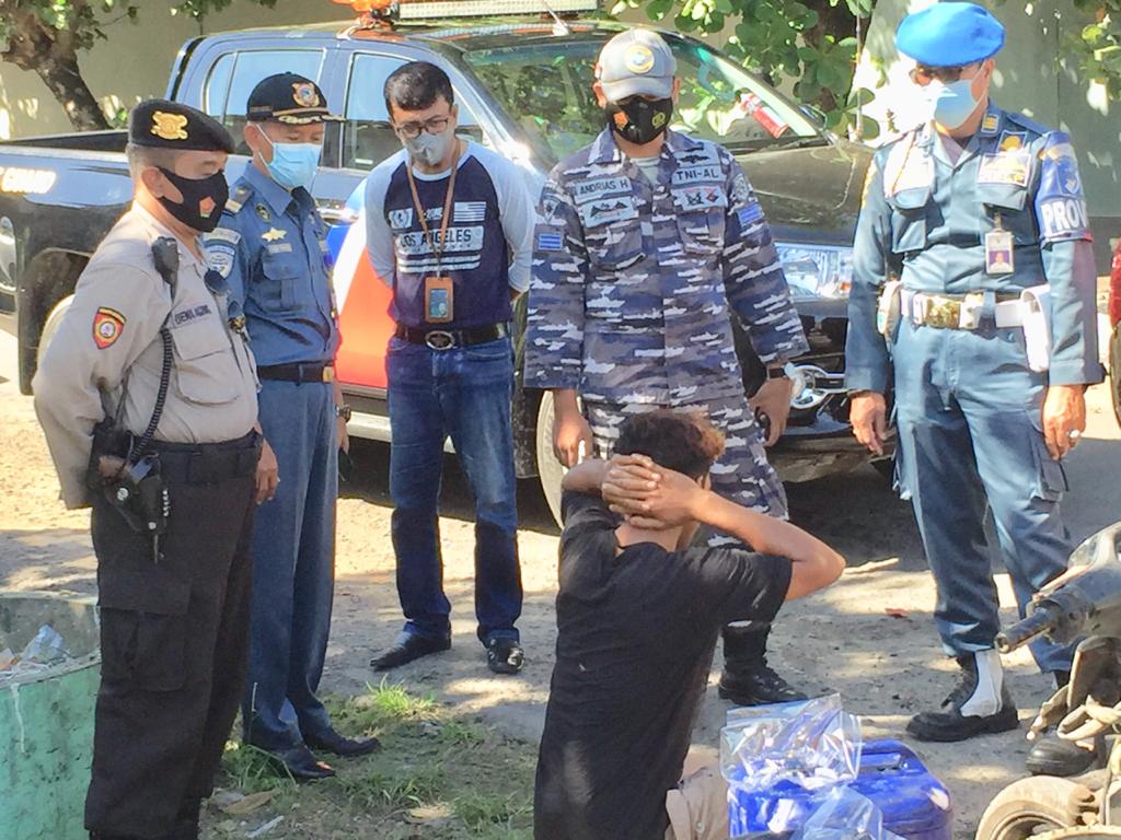 Pendisiplinan Masyarakat, Personil Polsek Benoa  Memberikan Tindakan Kepada Pelanggar Prokes.