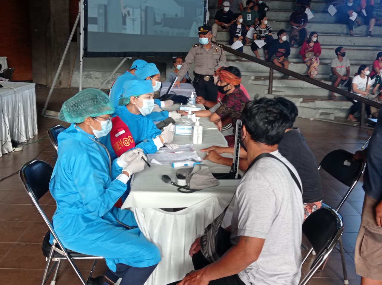 Sebanyak 1.268 Masyarakat Mendapatkan Vaksin Di Hari Bhyangkara ke 75 Tahun 2021.