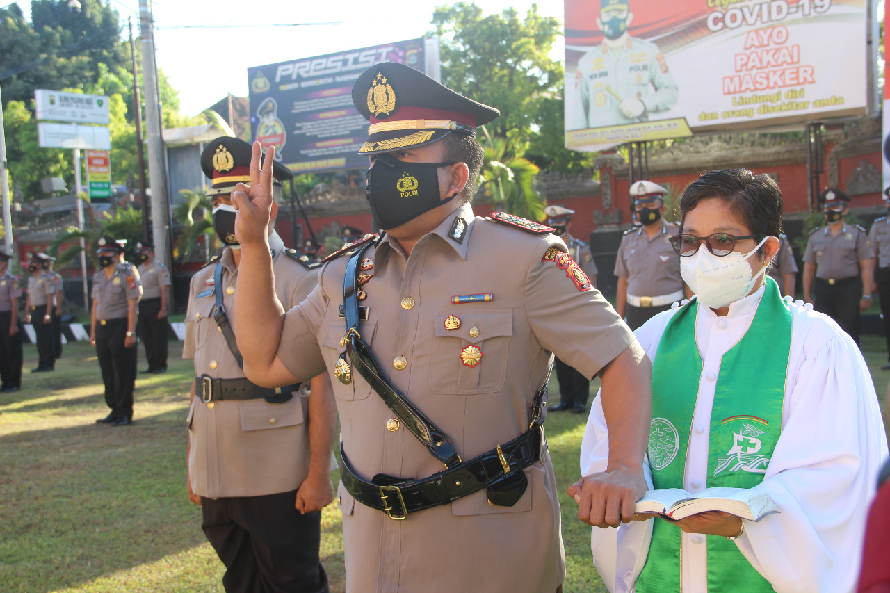 Kapolres Buleleng Pimpin Upacara Serah Terima Jabatan Waka Polres Buleleng dan Korp Raport Personil Jajaran Polres Buleleng