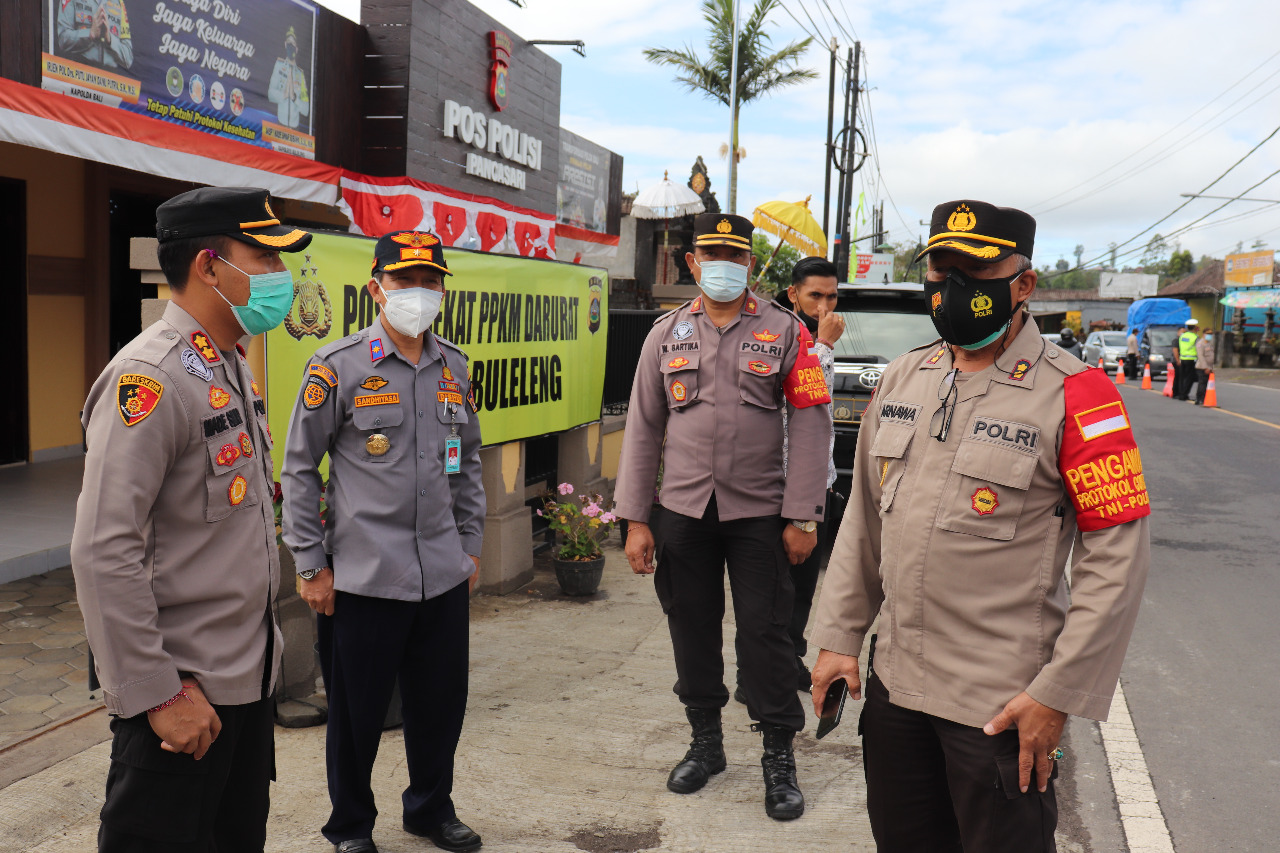 Pemeriksaan Kendaraan di Pos Sekat Pancasari Sebanyak 250 Kendaraan diperiksa dan 31 Kendaraan Diputar Balik.