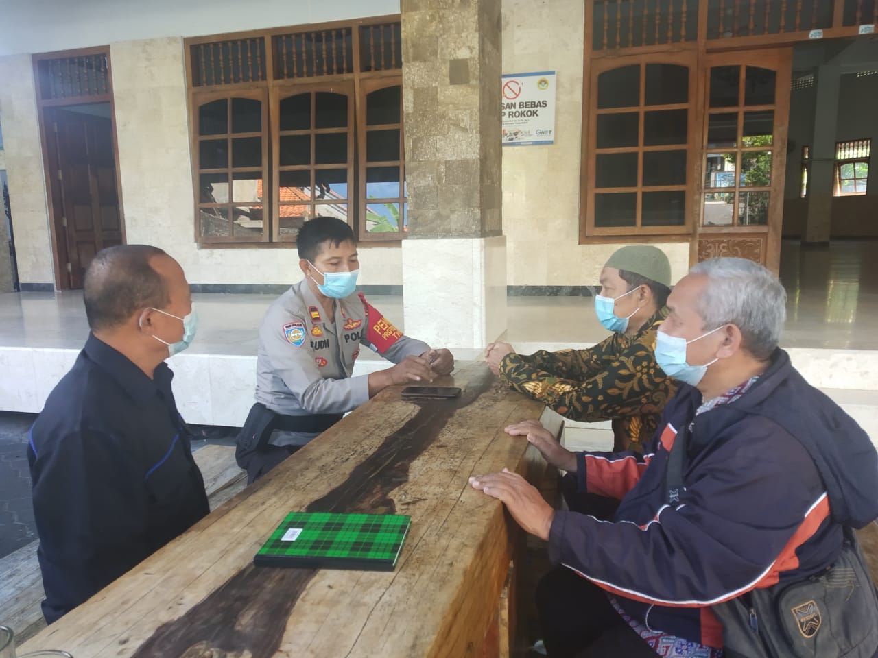 Polresta Denpasar Koordinasi dengan sejumlah pengurus Masjid maupun Musholla yang ada di wilayah Padang Sambian menjelang perayaan Idhul Adha.