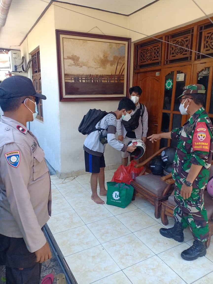 Sebanyak 24 Isoman Dijemput Tim TNI/Polri Untuk Melaksanakan Isoter.