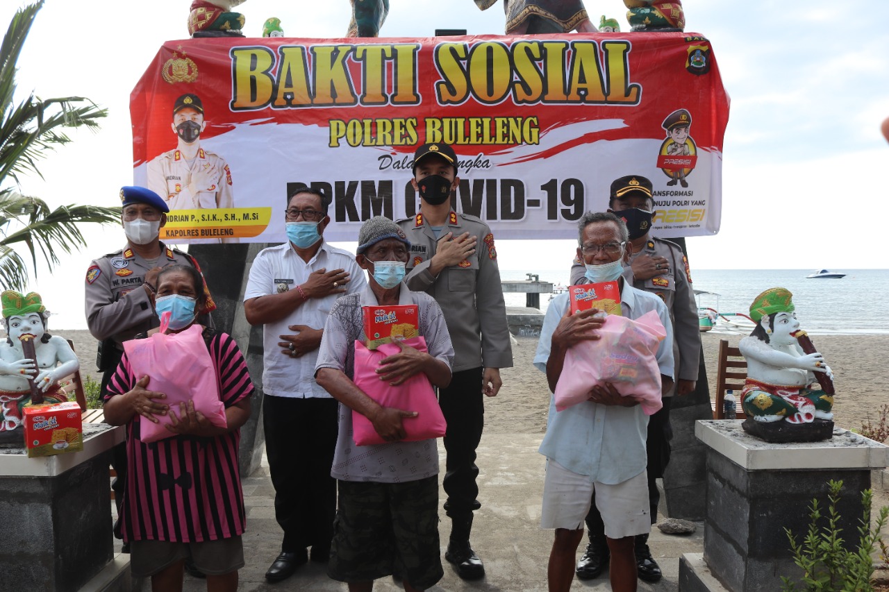 Bakti Sosial Polres Buleleng Sasar Guide Dan Nelayan  Daerah Lovina.
