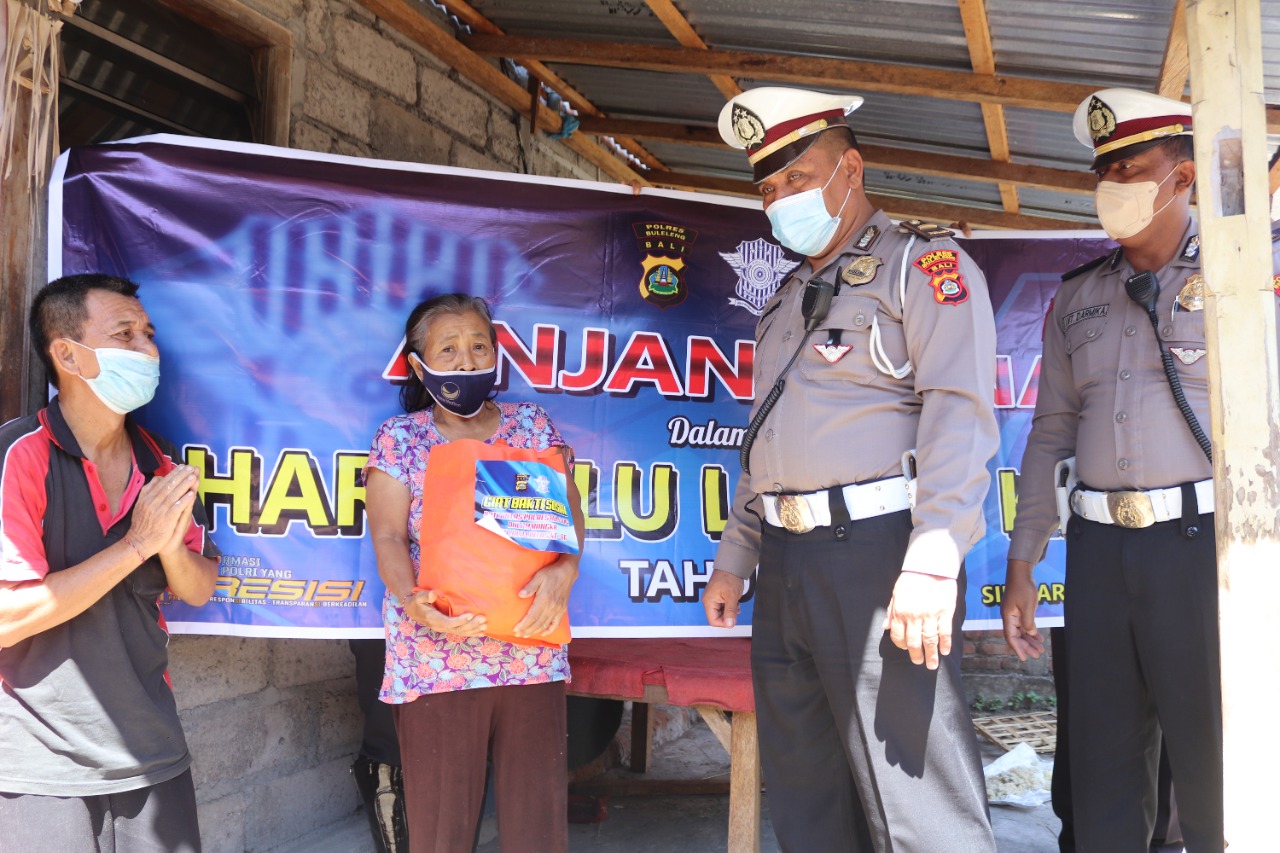 Dalam Rangka HUT Lalu Lintas ke – 66 Satuan Lalu Lintas Polres Buleleng Laksanakan Donor Darah Dan Bakti Sosial.