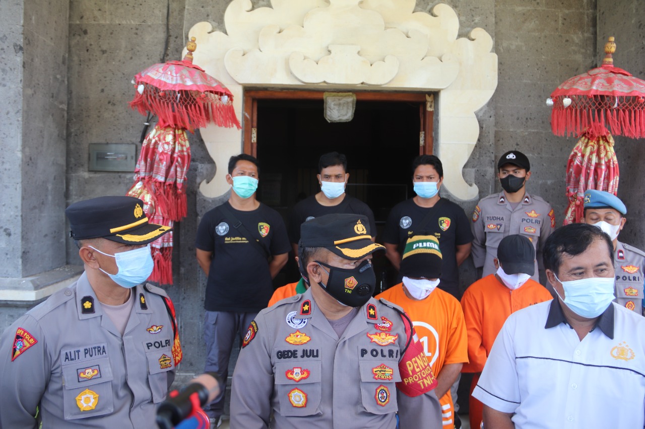 Polsek Seririt Amankan Puluhan Kayu Sonokeling Berbentuk Balok Hasil Penebangan Dari Kawasan Hutan