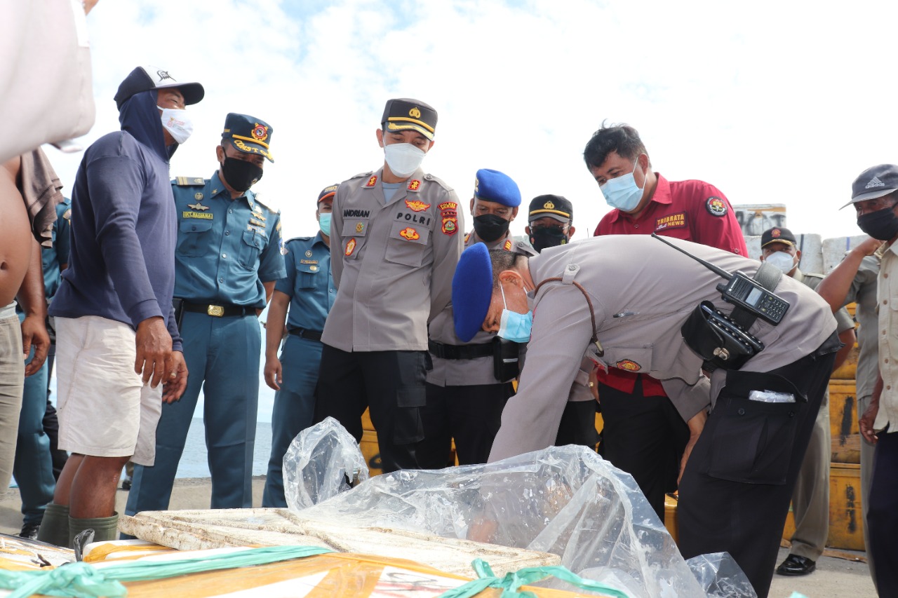 Menjelang Nataru Kapolres Buleleng , Sidak di Pangkalan Pendaratan Ikan Sangsit.