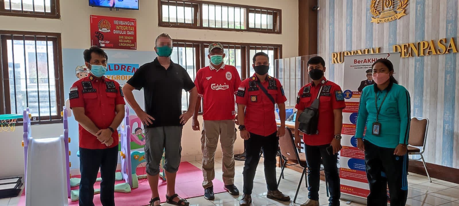 Menunggu Proses Deportasi, WNA  Mantan Terpidana Kasus Penodaan Agama di Pindahkan ke Rudenim Denpasar.