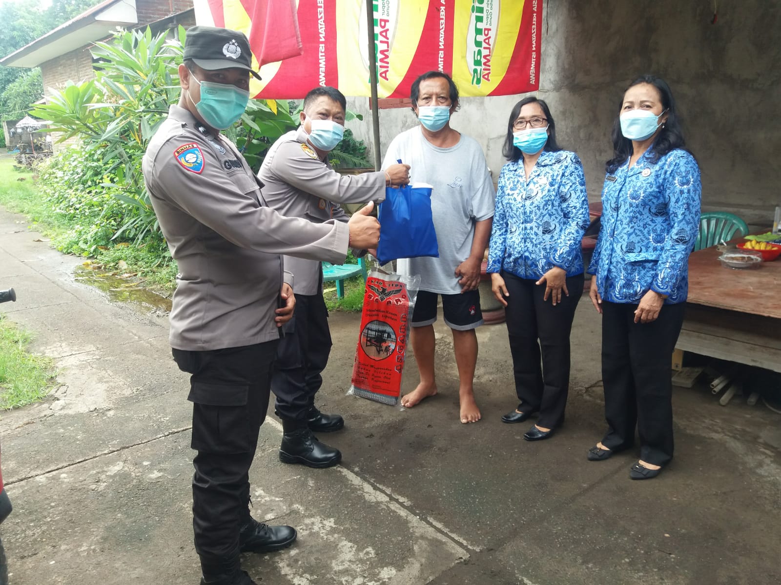 Kapolres Buleleng Sentuh Masyarakat Disabilitas Dengan Pemberian Sembako.