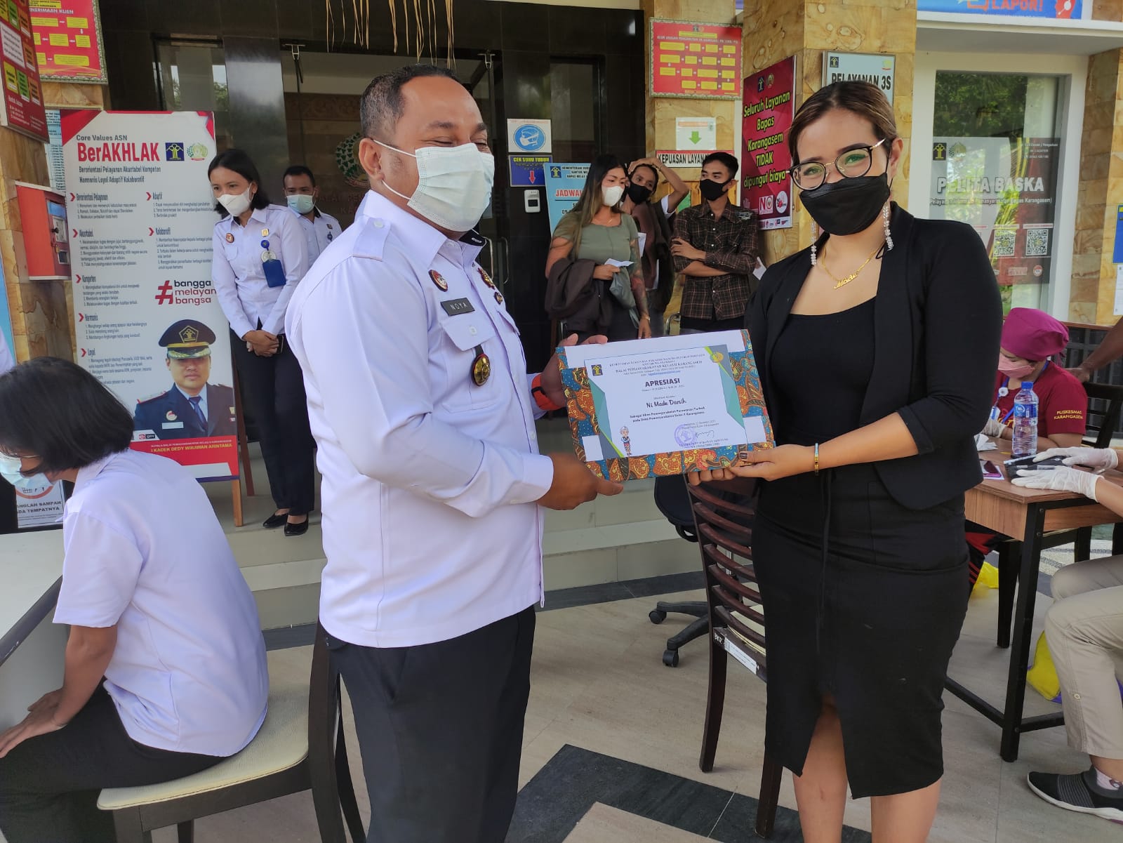 Bertepatan dengan Hari Ibu ke-93, Kanwil Kemenkumham Bali melalui Bapas Karangasem berikan layanan kesehatan Gratis bagi klien Pemasyarakatan.