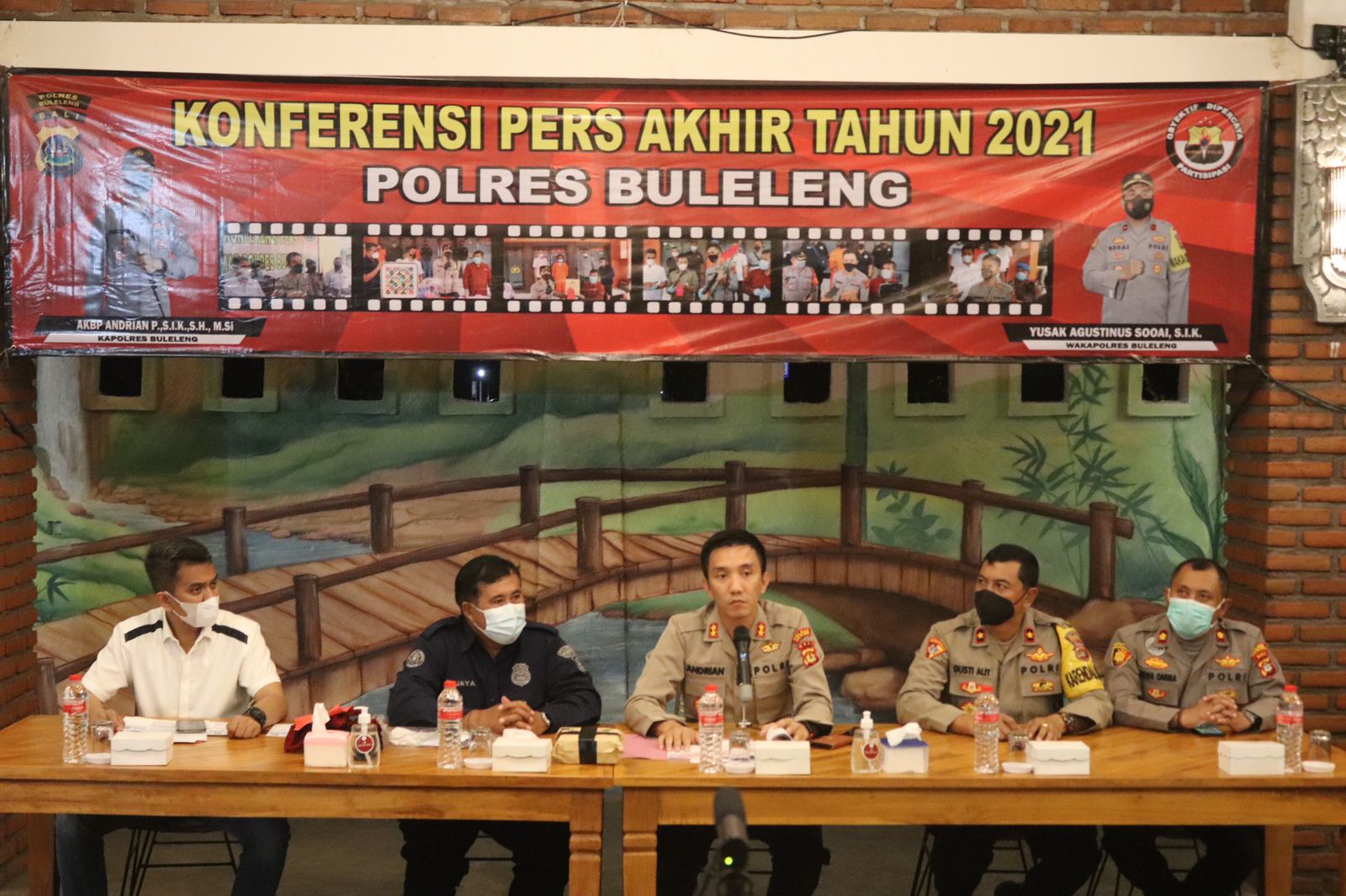 Kapolres Buleleng Sampaikan Terobosan Keratif Diawal Tahun 2022 Saat Konferensi Pers Akhir Tahun 2021 .