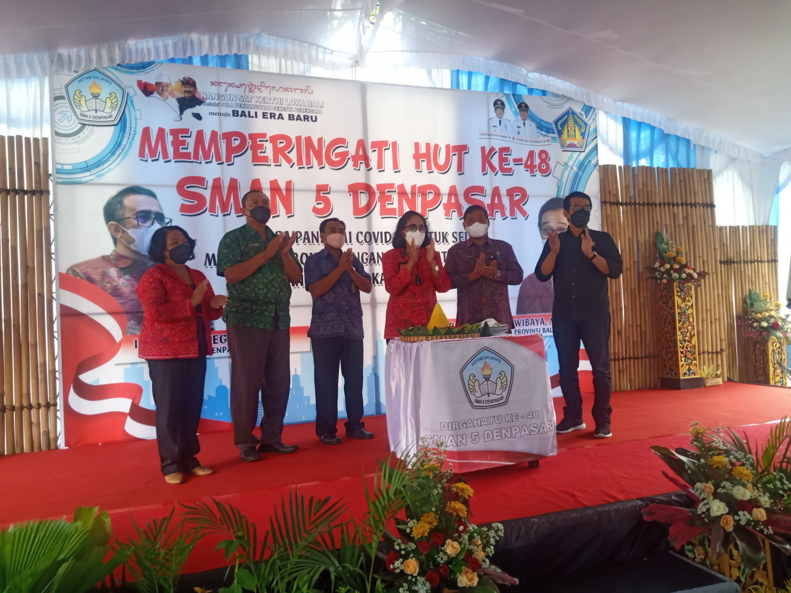 HUT Ke 48 SMA Negeri 5 Denpasar Wujudkan Tali Kasih.