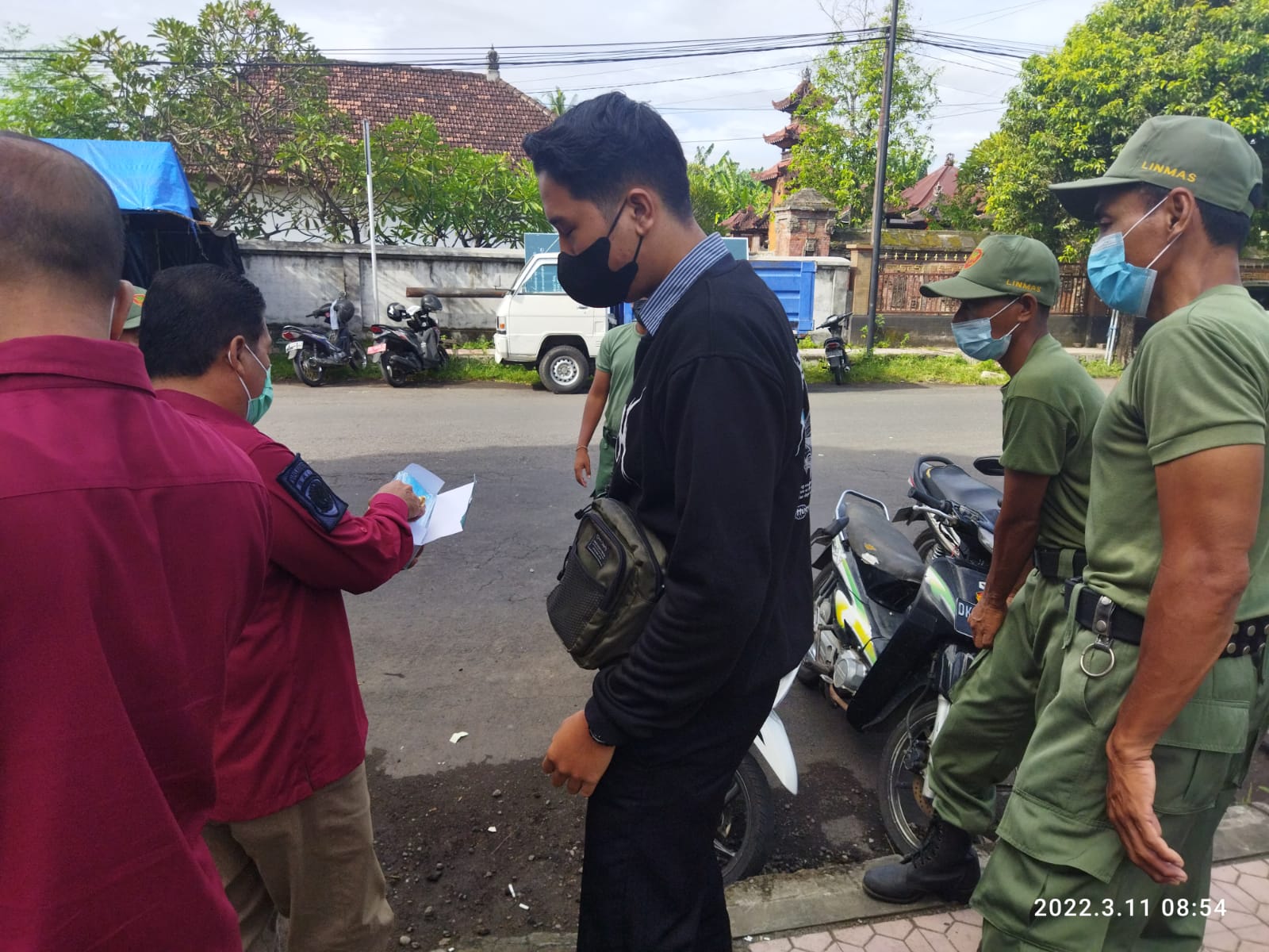 MELALUI BAPAS KARANGASEM, KANWIL KEMENKUMHAM BALI DENGUNGKAN LAYANAN ANTI PUNGLI DAN GRATIFIKASI DI KANTOR DESA GELGEL.