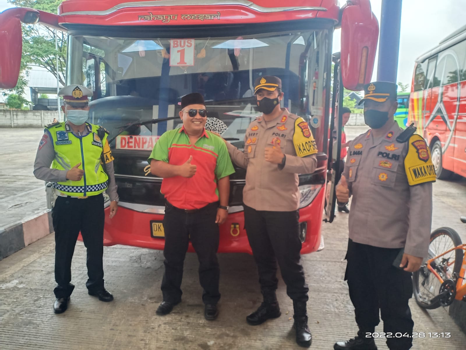 Kapolres Badung Pantau Arus Mudik Lebaran, Pastikan Awak Angkutan Bebas Narkoba.