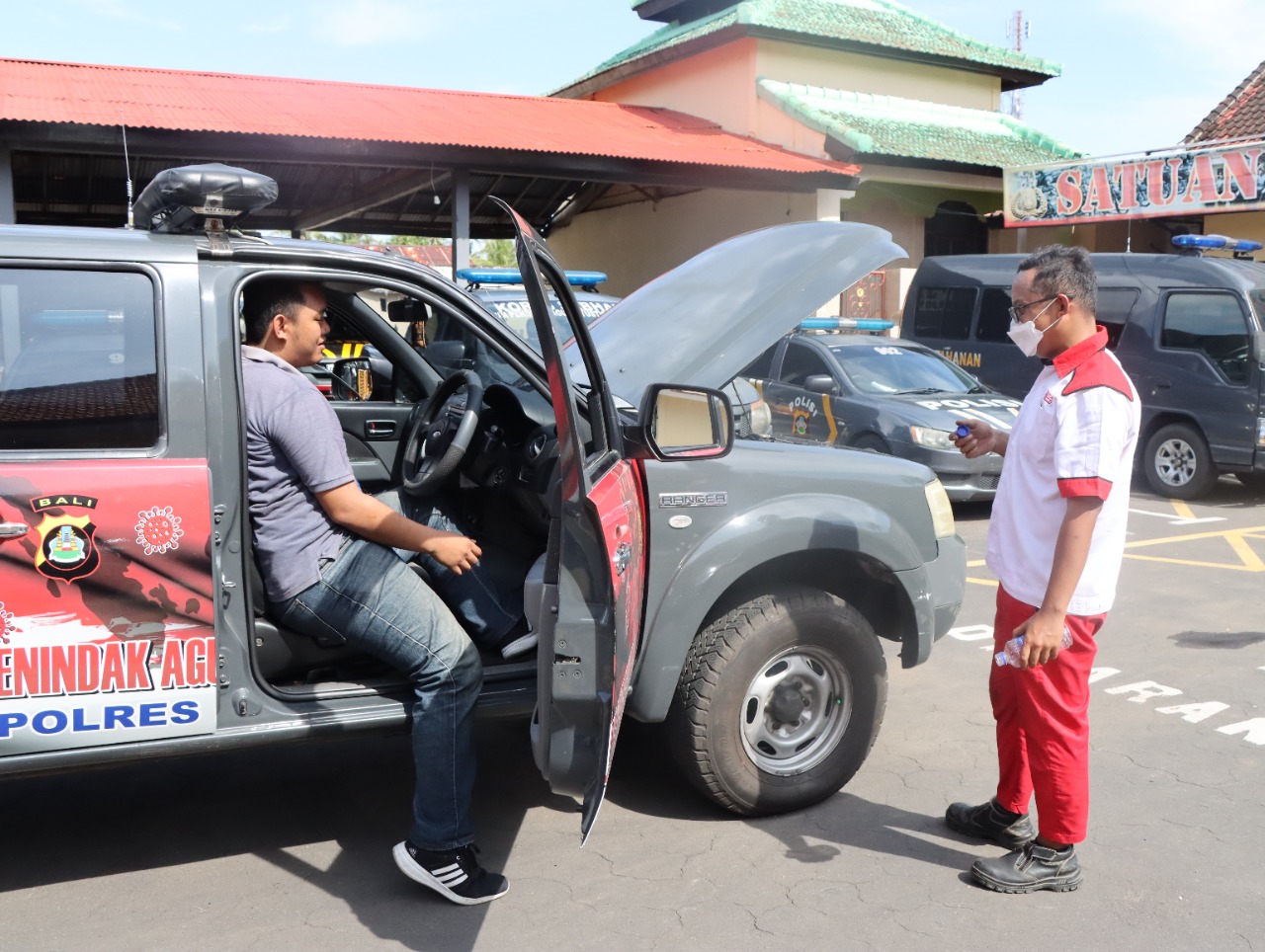 Check Up Mobil Dinas Polres Buleleng Dilakukan Toyota Auto 2000 Singaraja.