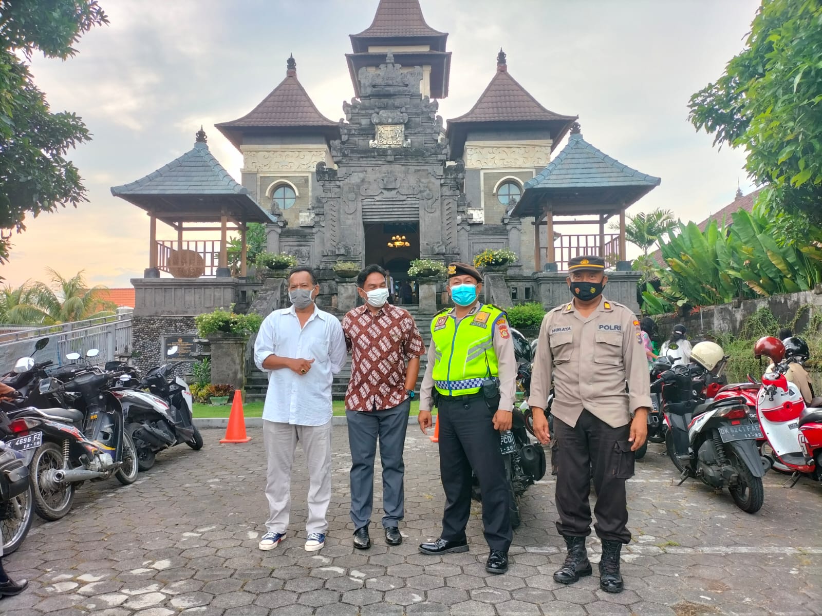 Polsek Kuta Utara Amankan Kegiatan Ibadah Kenaikan  Isa Almasih.