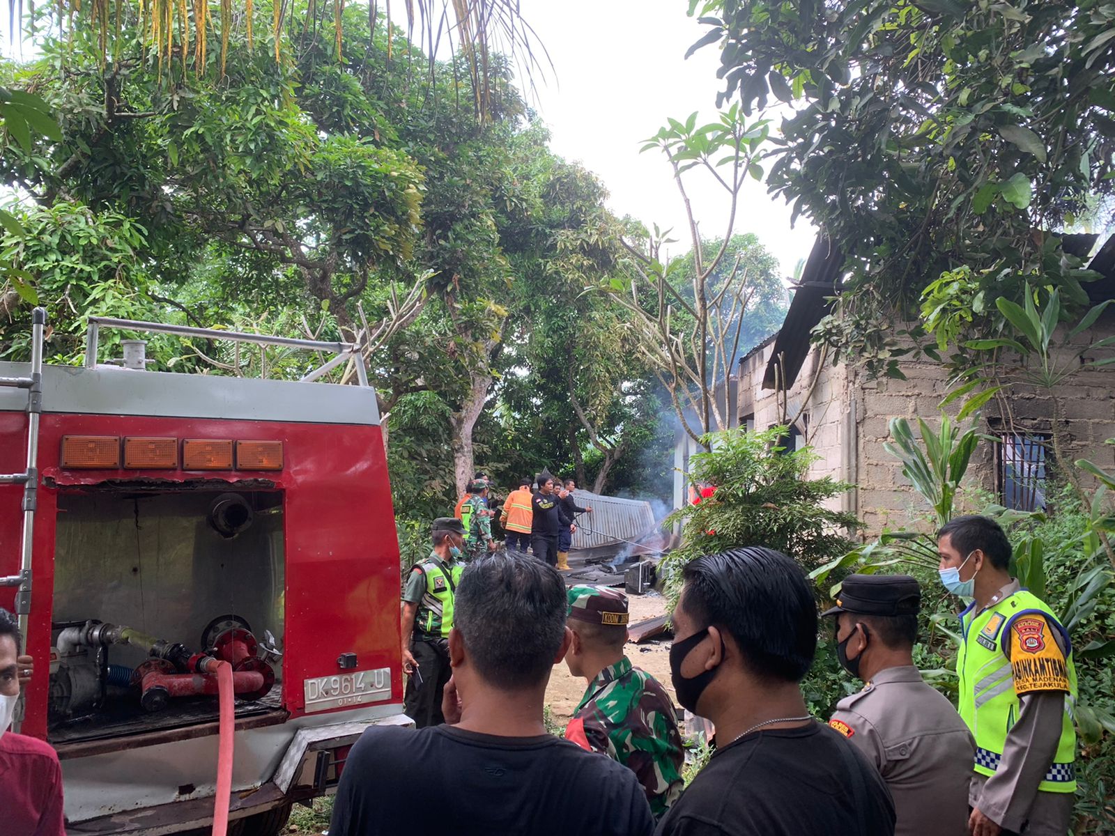 Rumah Penggarap Tanah Sengketa di Bakar Warga.