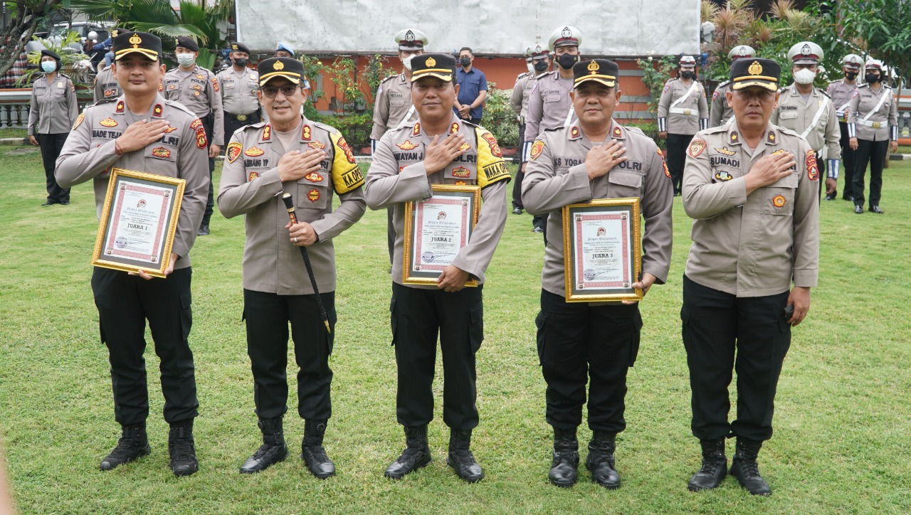 Kapolsek Densel Raih Juara 1 Lomba Menembak Meriahkan Hari Bhayangkara Ke-76.