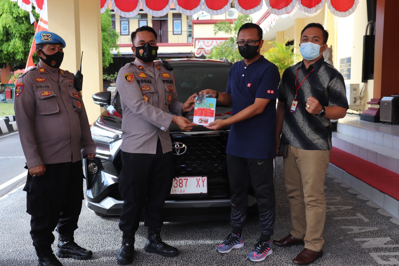 Polres Buleleng Terima Dua Unit Mobil dari Pemda Buleleng.