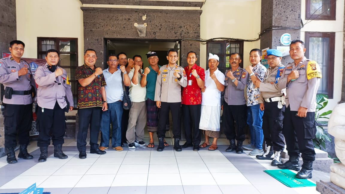 Ciptakan Situasi Kondusif, Kapolsek Kuta Silaturahmi Kamtibmas Bersama Lurah Seminyak Dan Tokoh Masyarakat.