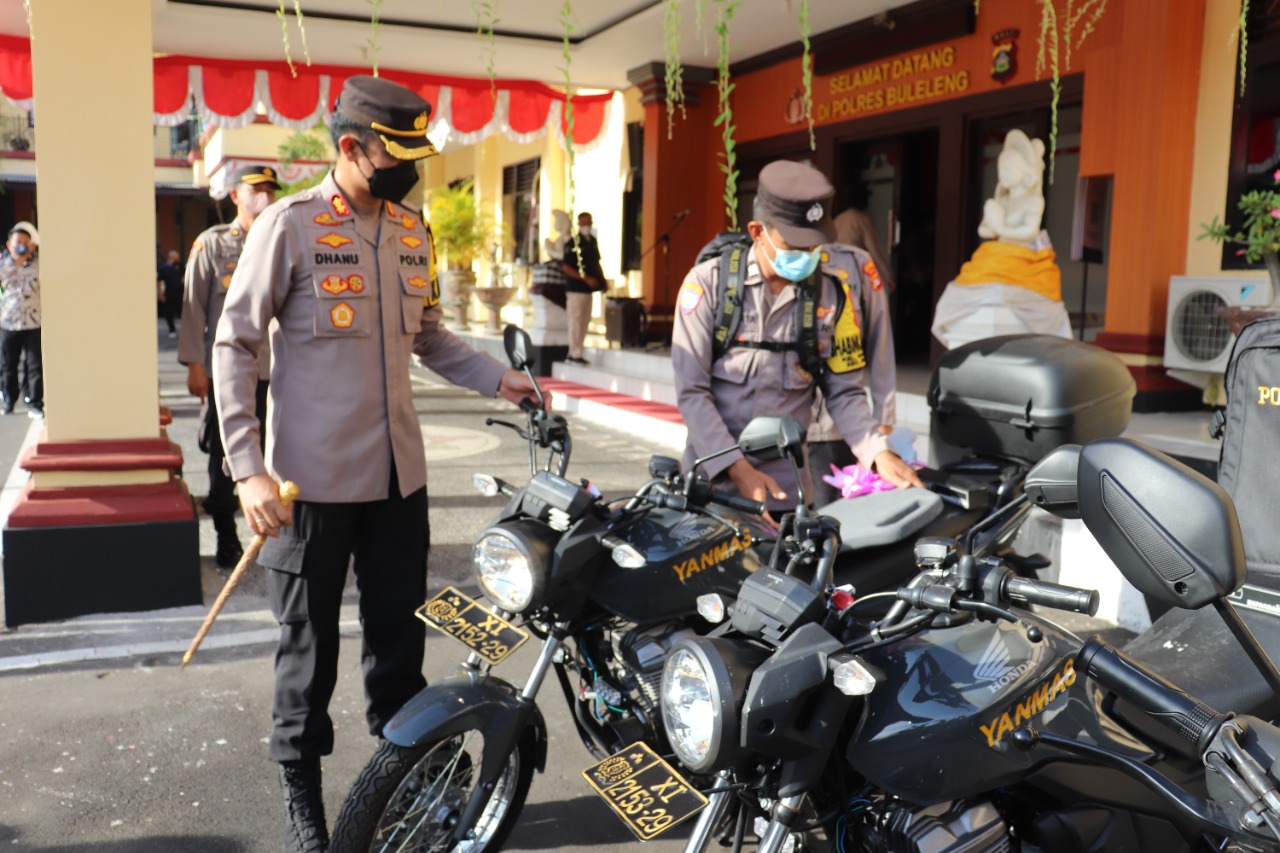 Kapolres Buleleng Distribusikan Kendaraan Roda Dua Kepada Bhabinkamtibmas.