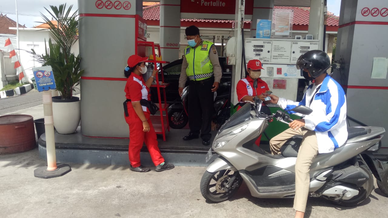 Pastikan SPBU Aman Unit Samapta Polsek Kuta Utara Lakukan Patroli.