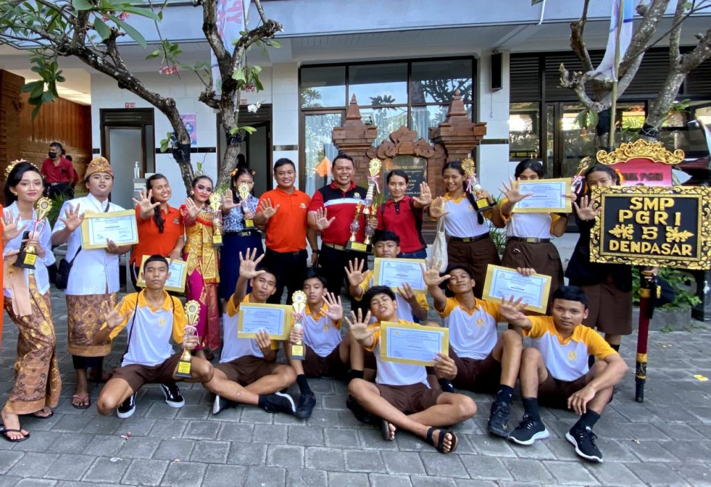 SMP 5 Denpasar Raih Juara Umum Pada Ajang Porsenijar PGRI Kota Denpasar tahun 2022.