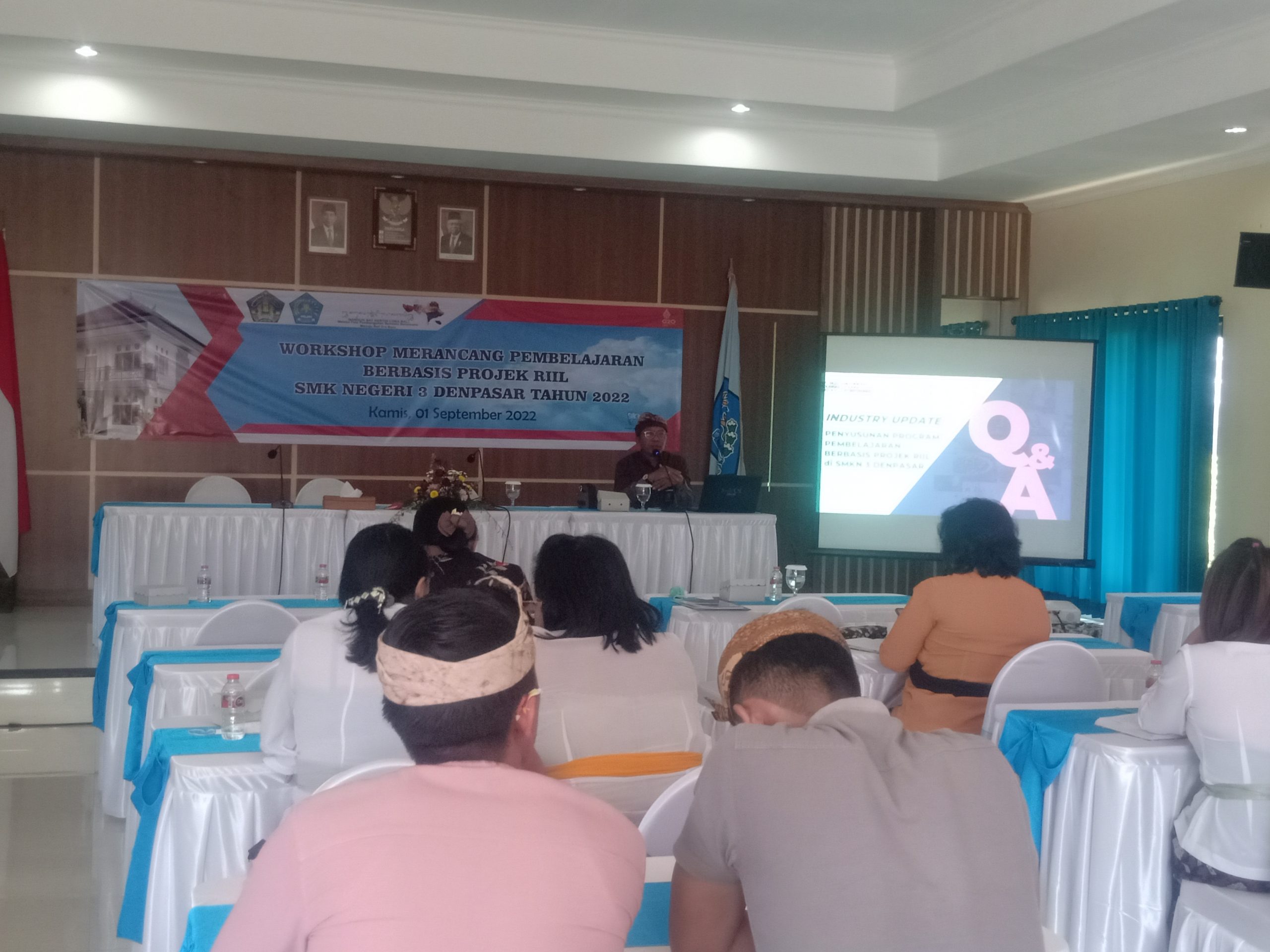 Tingkatkan SDM, SMKN 3 Denpasar Gelar Workshop Pembelajaran Berbasisis Projek Riil.