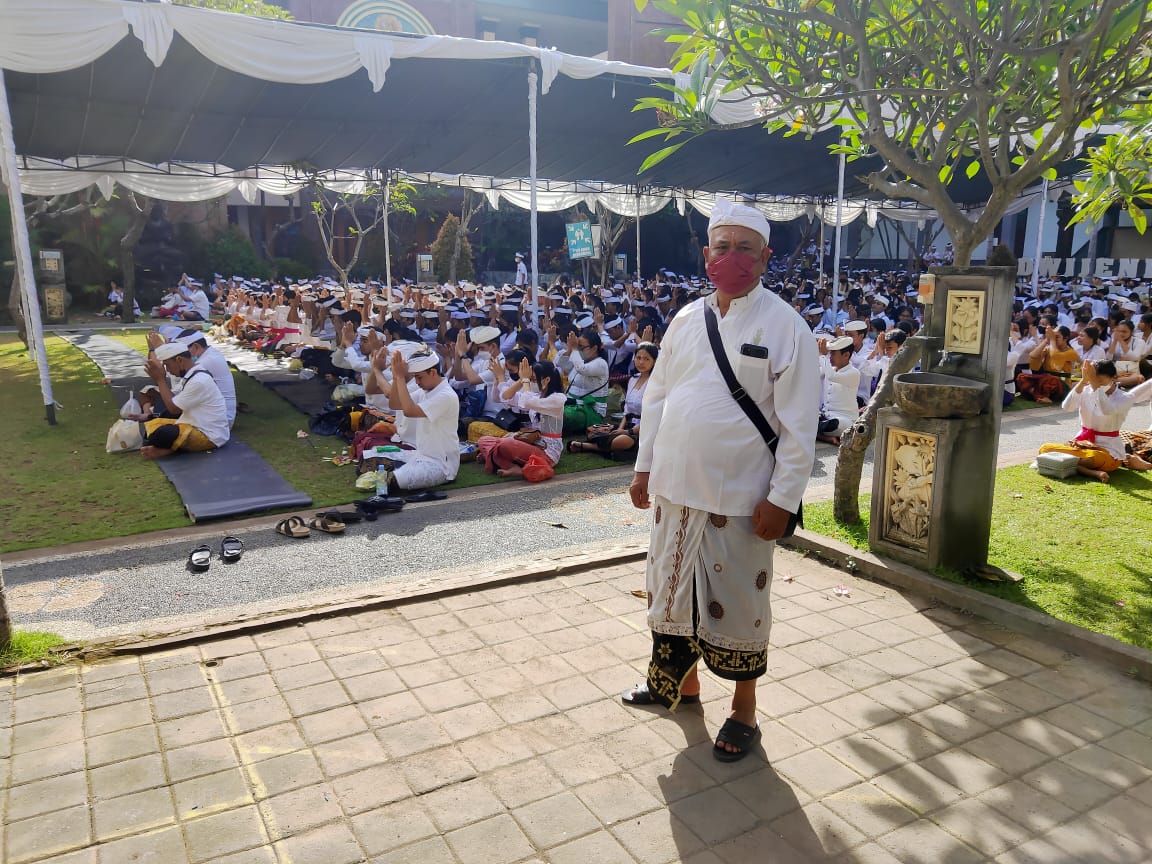 SMA Dwijendra Denpasar Tekankan Kearifan Lokal Pada Perayaan Hari Saraswati.