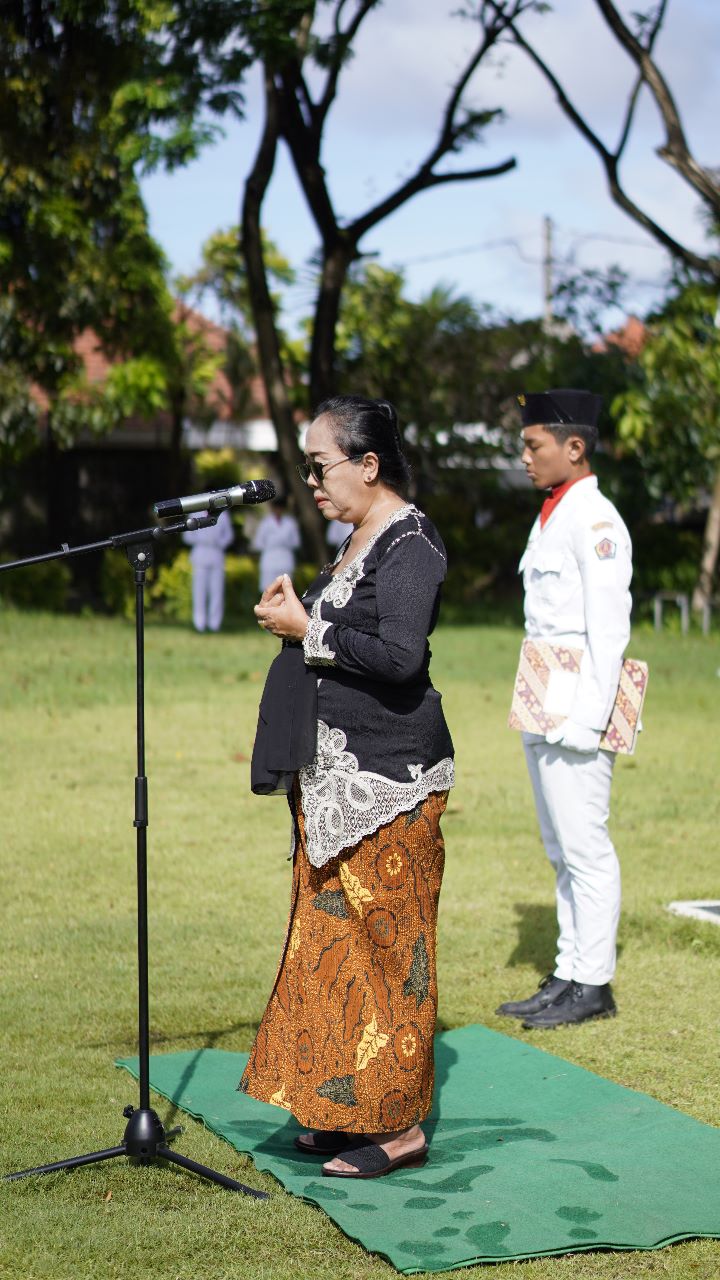 Kepala Sekolah SMAN 5 Denpasar Tekankan Kepada Siswa Agar Menjadi Manusia Yang Beradab, Pada Peringatan Hari Sumpah Pemuda.