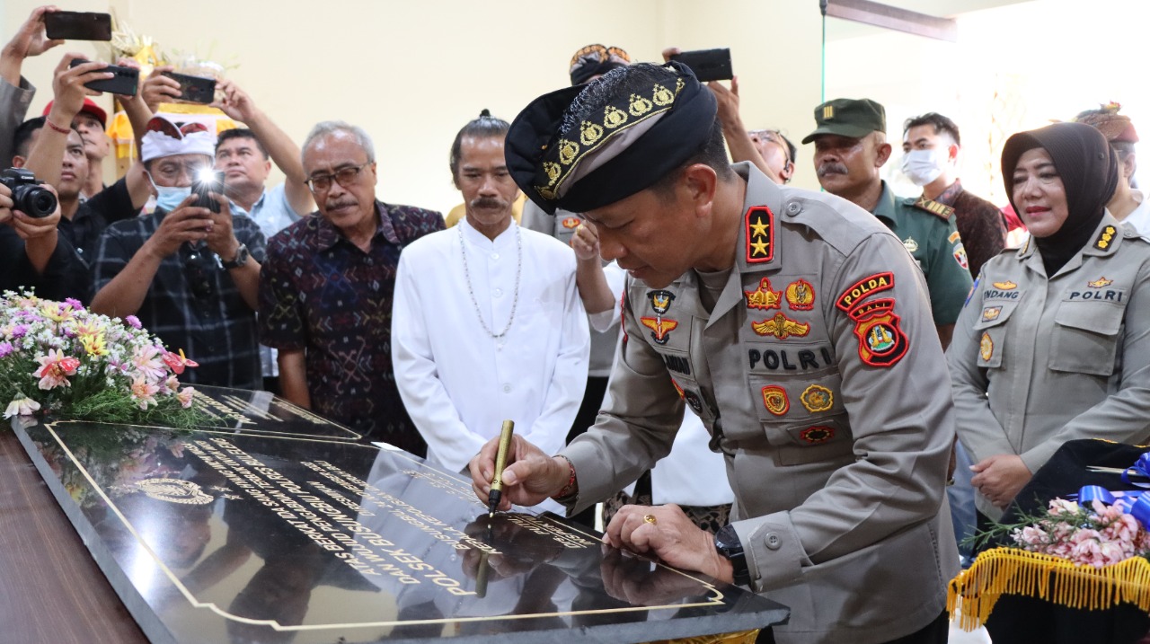 Kapolda Bali Resmikan Polsek Busungbiu Dan Pos Polisi Lovina, Dirangkaikan Dengan Pemberian Sembako.