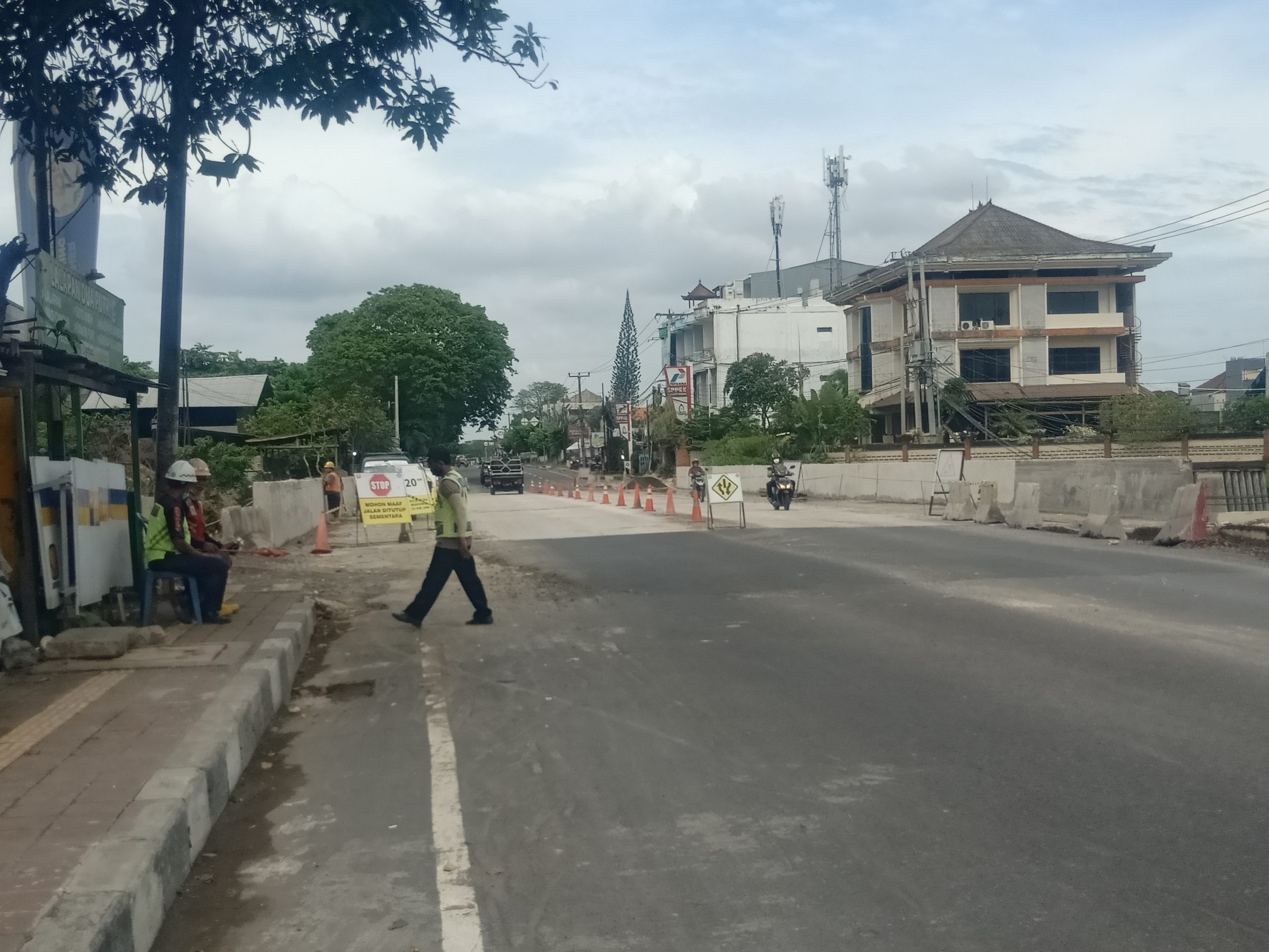 Proyek Pembangunan Jembatan di Jalan Gatsu Timur ditarget Selesai Desember 2022.