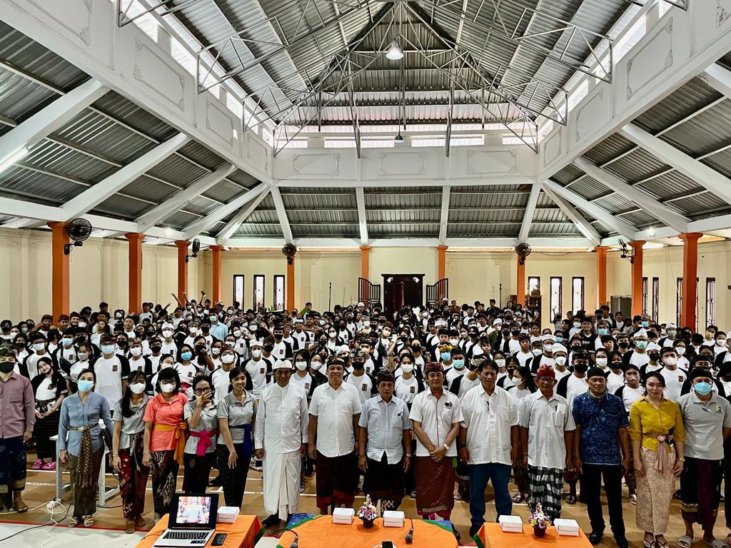 Masa Liburan Sekolah, SMA Negeri 1 Denpasar Menggelar Pasraman Kilat.