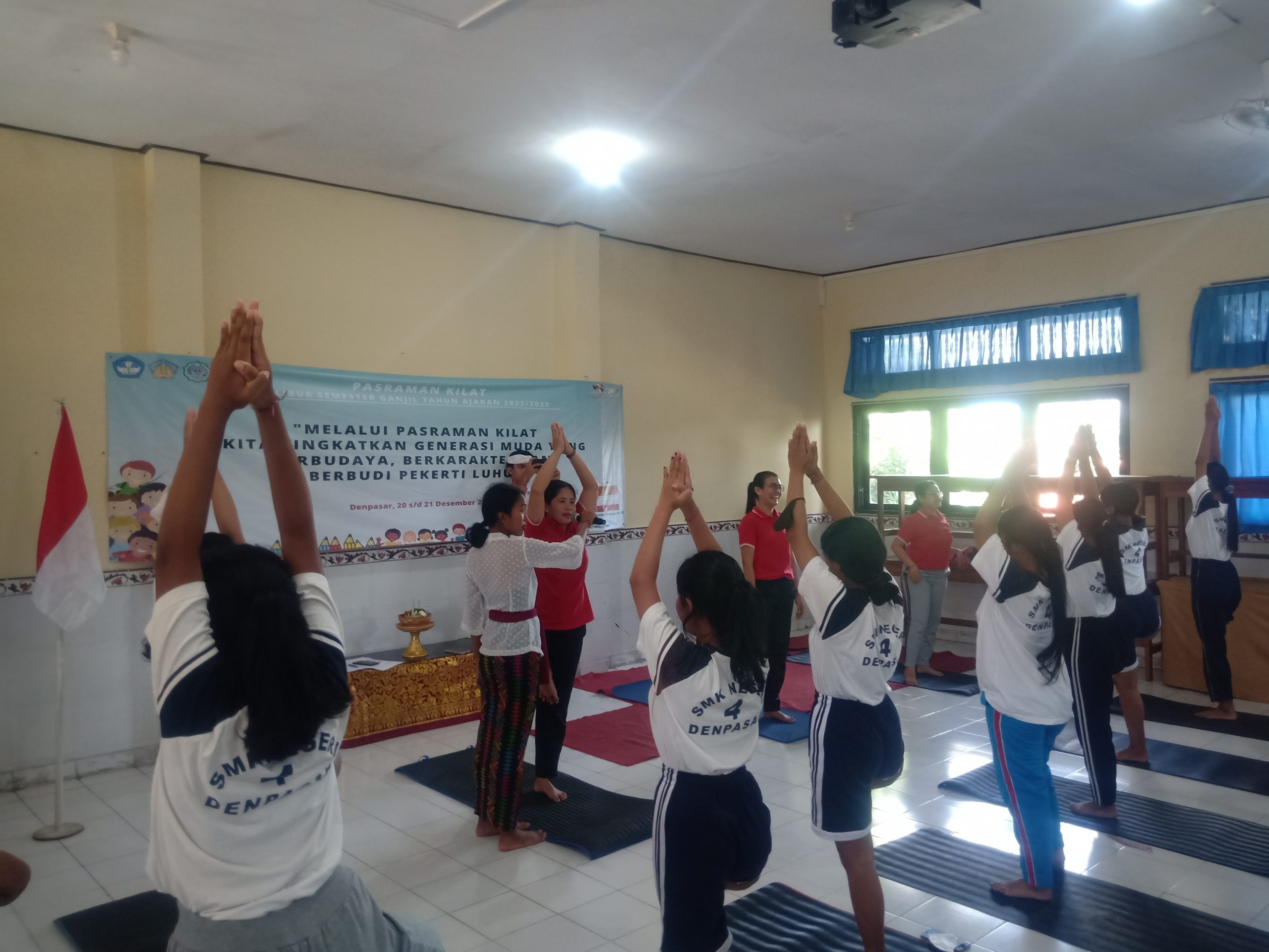 Kegiatan Pasraman Kilat Yang diGelar SMKN 4 Denpasar di Harapkan Dapat Meningkatkan Generasi Muda Yang Berbudaya, Berkarakter dan Berbudi Luhur.