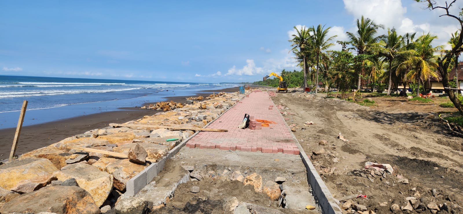 Proyek Pengamanan Pantai Pengeragoan Kabupaten Jembrana Saat ini Sudah Mencapai Progres 94 Persen.