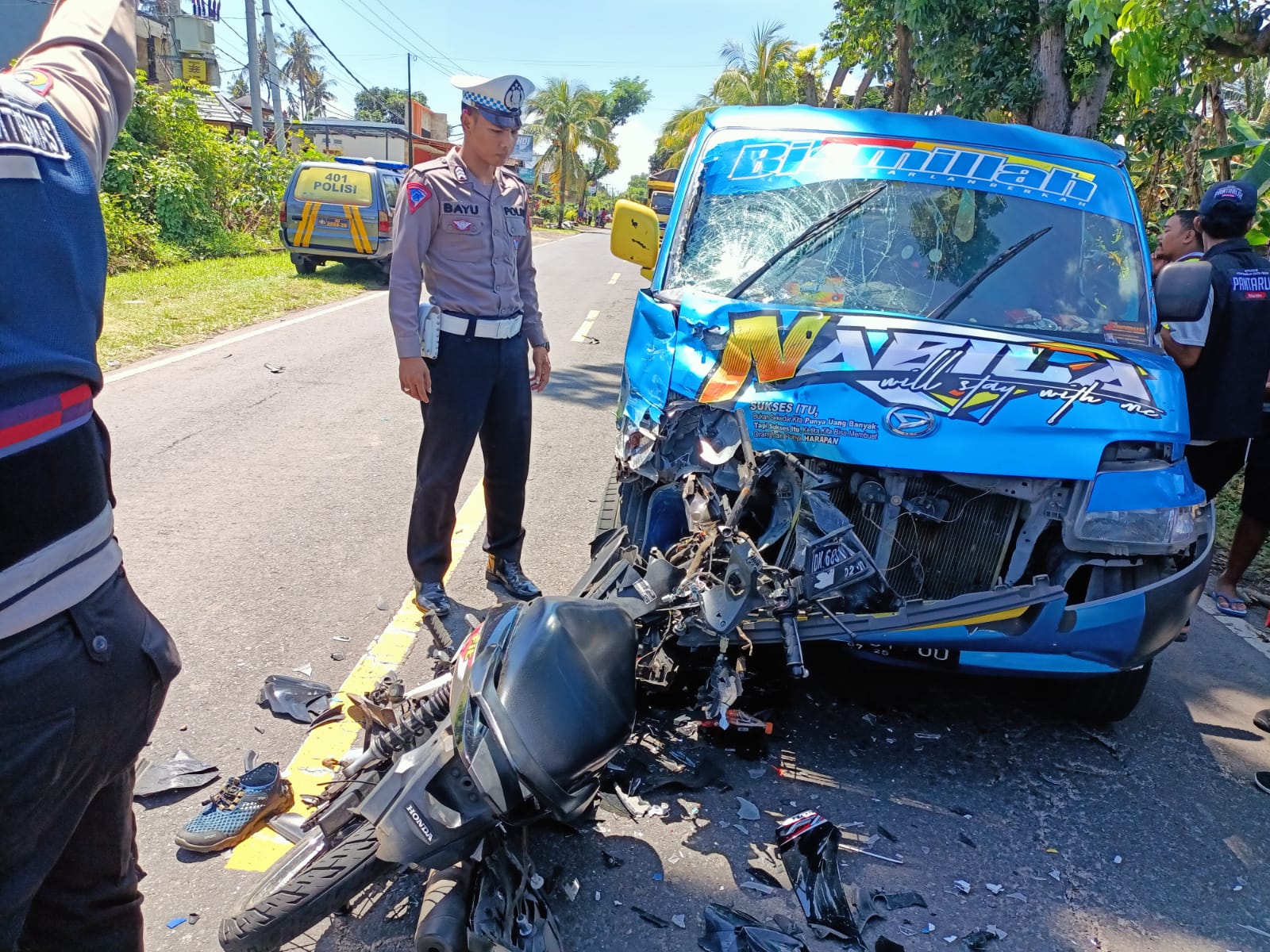 Sepeda Motor Tabrak Daihatsu Grandmax Satu Orang Meninggal Dunia.
