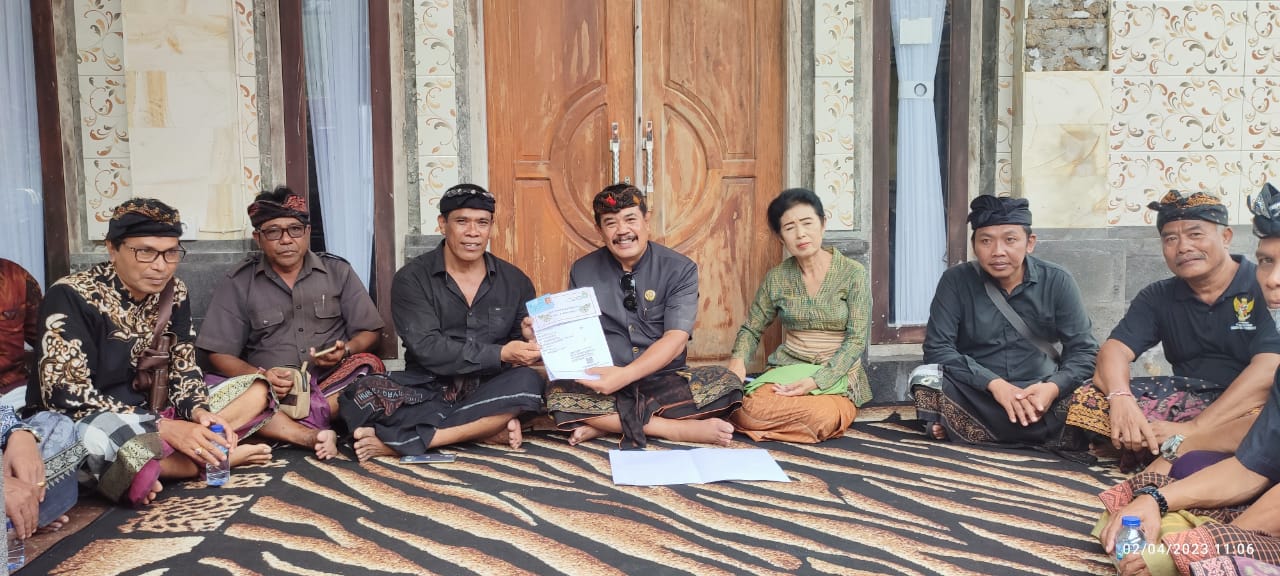 Wakil Bupati Klungkung I Made Kasta S.Sos.Melayat ke Rumah Duka Anggota DPRD kabupaten Klungkung I Wayan Suarta SE. MAP.