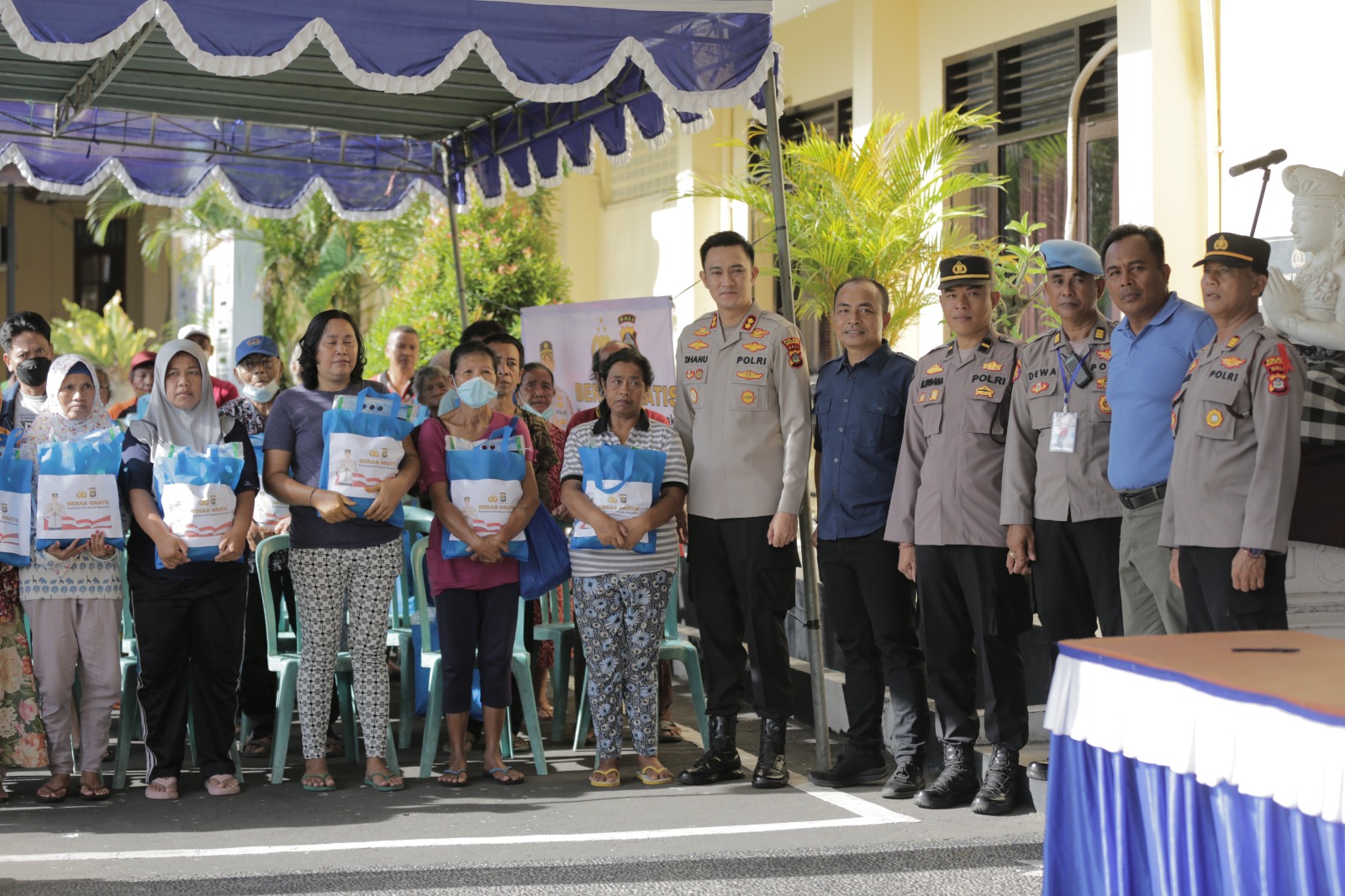 Ratusan Kantong Beras Dibagikan Kapolres Buleleng.