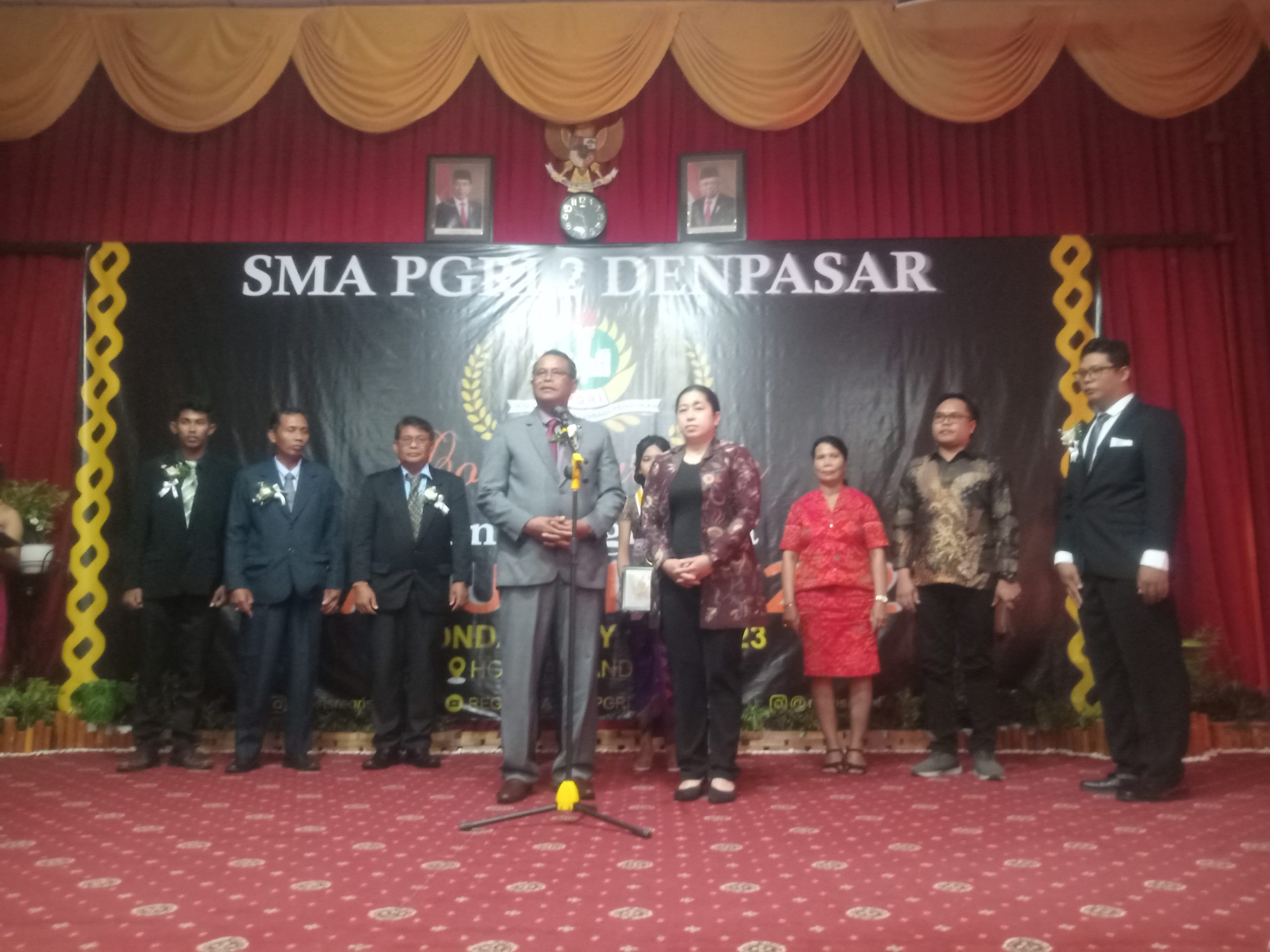 Sebanyak 147 Siswa Kelas XII Di Lepas Kepala Sekolah SMA PGRI 2 Denpasar Bertempat Di Hotel Grand Santhi Denpasar.