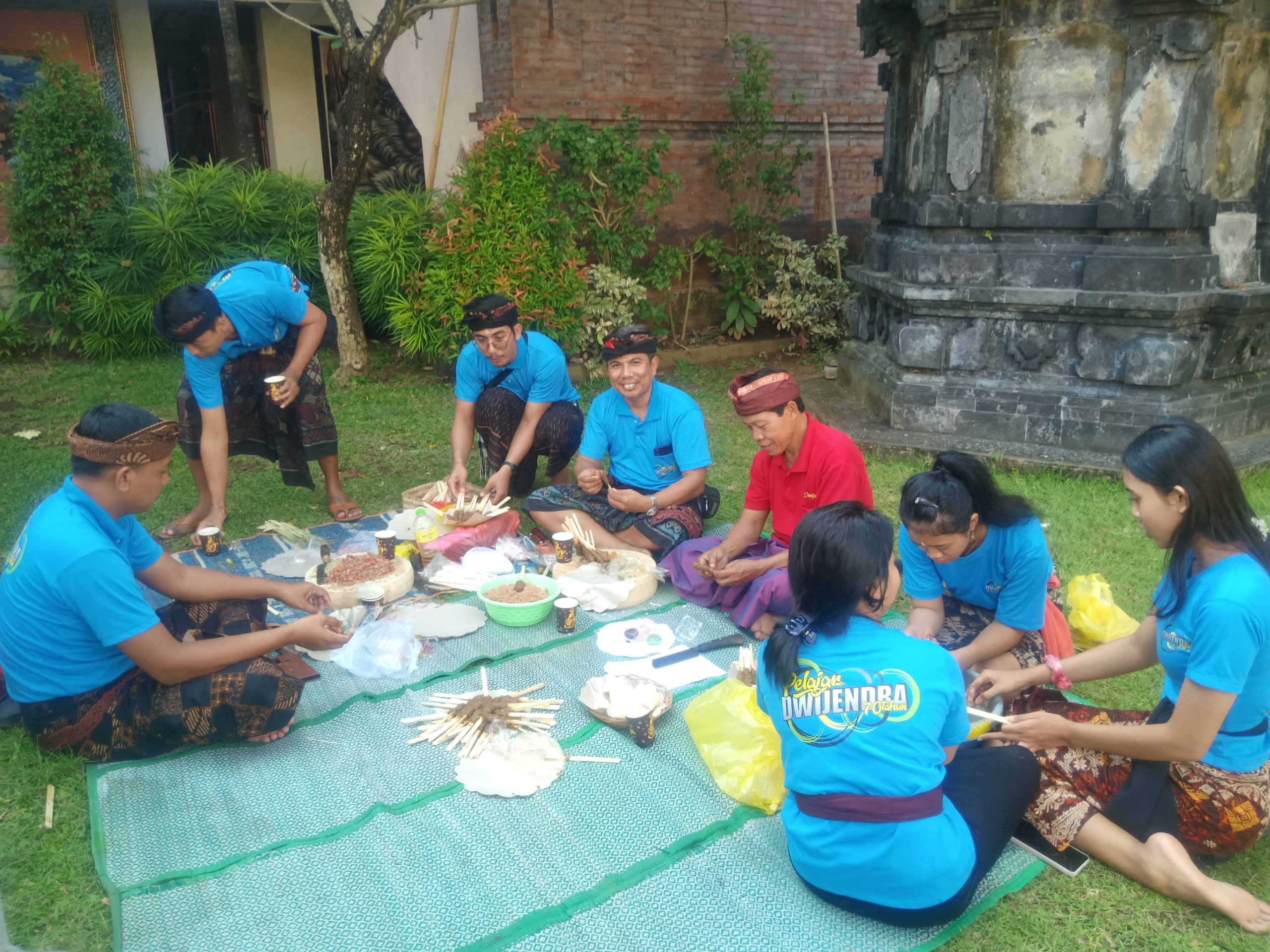 Menjelang Hari Raya Saraswati Seluruh Siswa SMP Dwijendra Denpasar Mengikuti Kegiatan Pasraman.