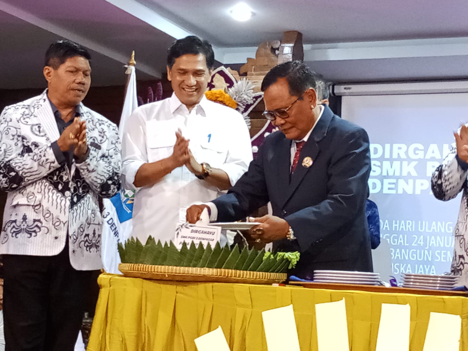 Perayaan HUT ke 24 SMK PGRI 3 Denpasar Merupakan Momen Hari Ulang Tahun Yang Istimewa.