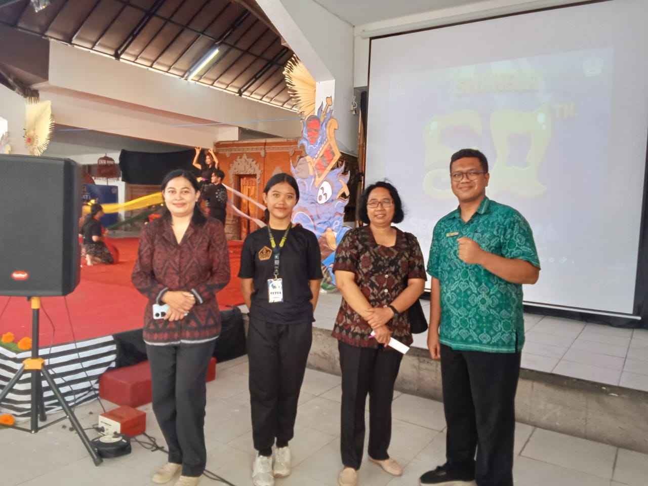 Menjelang Puncak HUT ke 50, Siswa SMA 5 Denpasar Menggelar Pentas Seni.