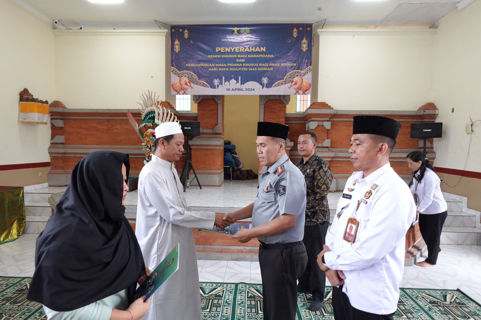 Berkah di Hari Raya Idul Fitri 1445 H, Puluhan Napi Rutan Negara Terima Remisi Khusus.