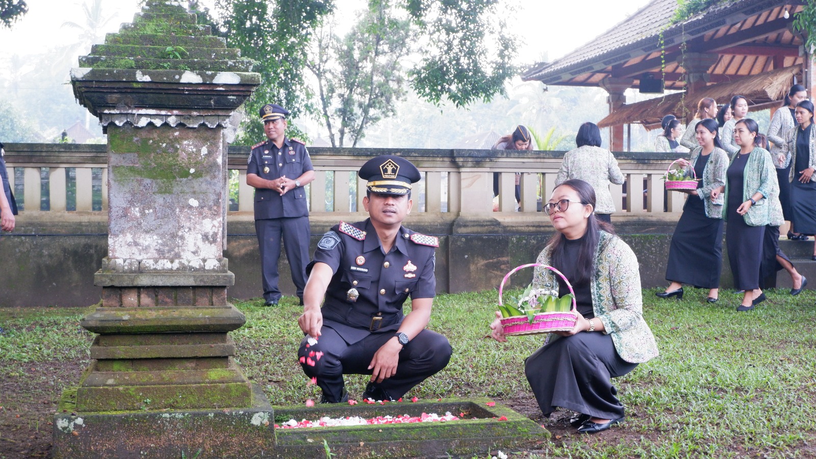 Mengenang Jasa Para Pahlawan, Rutan Bangli Laksanakan Ziarah dan Tabur Bunga di Taman Makam Pahlawan Panglipuran.