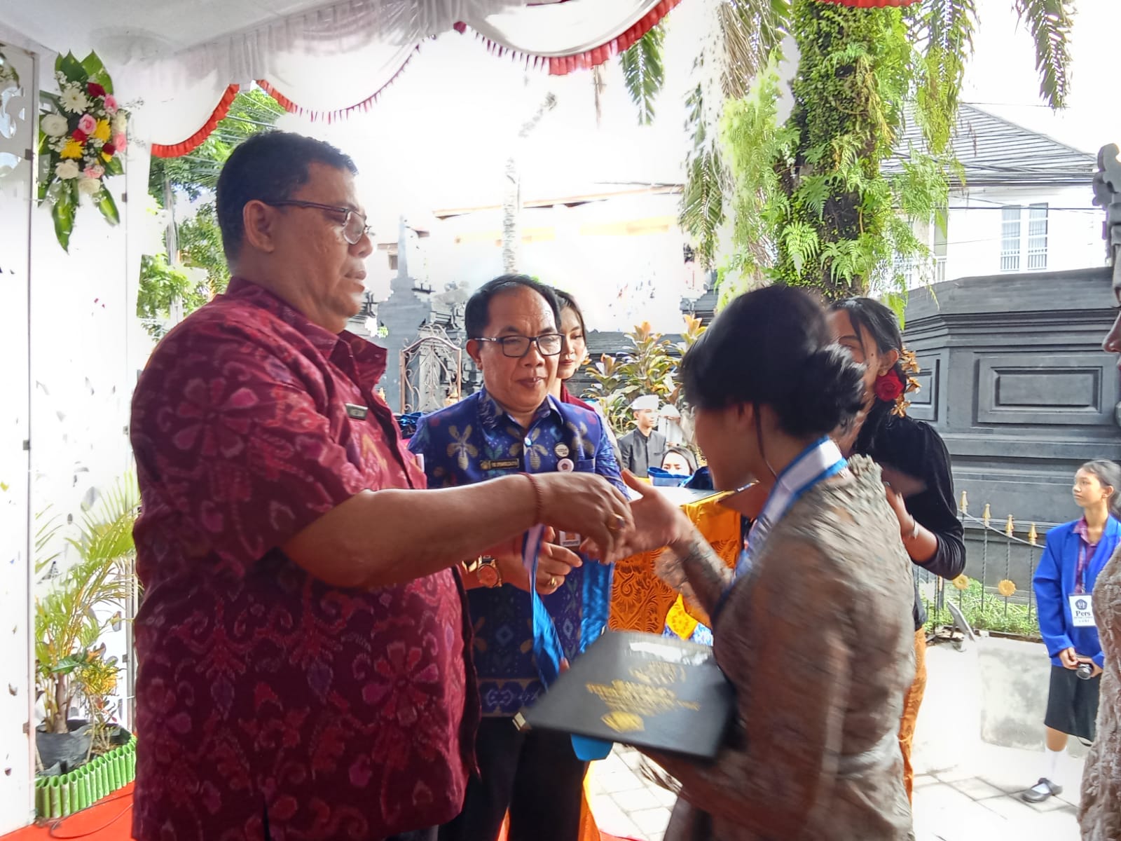 SMA 4 Denpasar lepas 491 Siswa Kelas XII, 73 Siswa Diterima di PTN Melalui Jalur SNBP dan 7 Siswa di Universitas Luar Negeri.