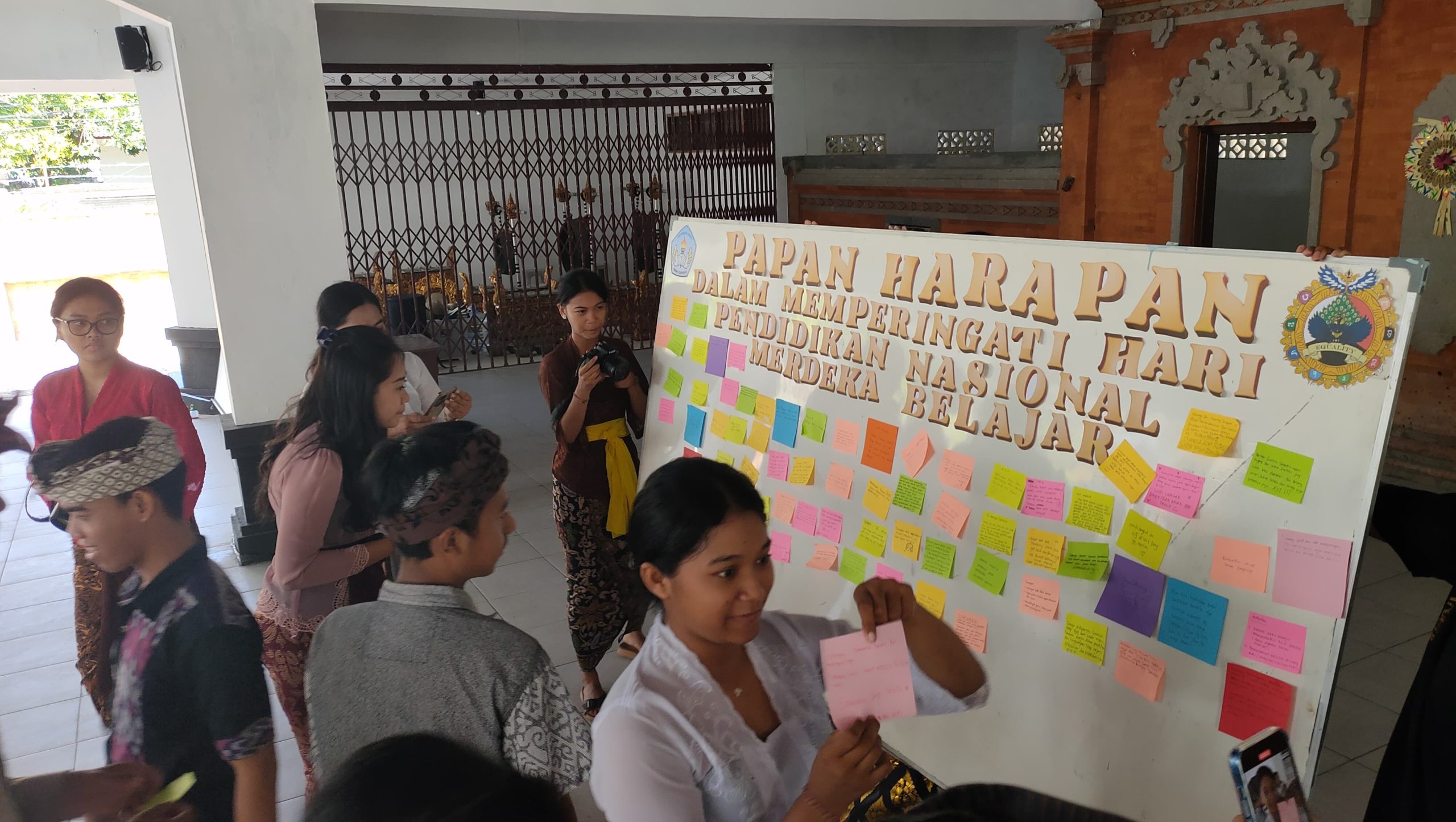 Di Hari Pendidikan Nasional, SMA 5 Denpasar Menggelar Sharing Session.