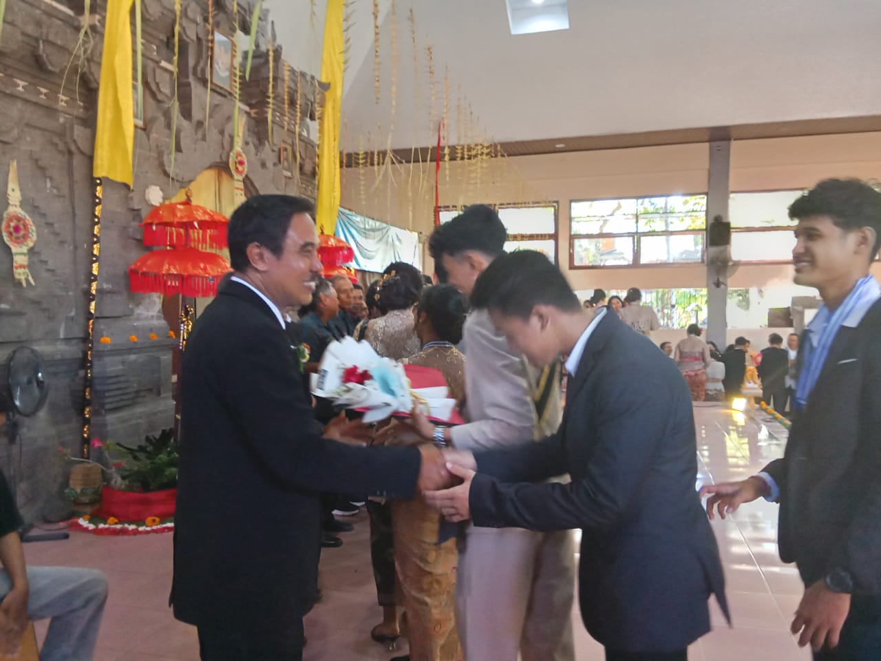 Kepala Sekolah SMK Negeri 3 Denpasar lepas 508 Siiswa Kelas XII.