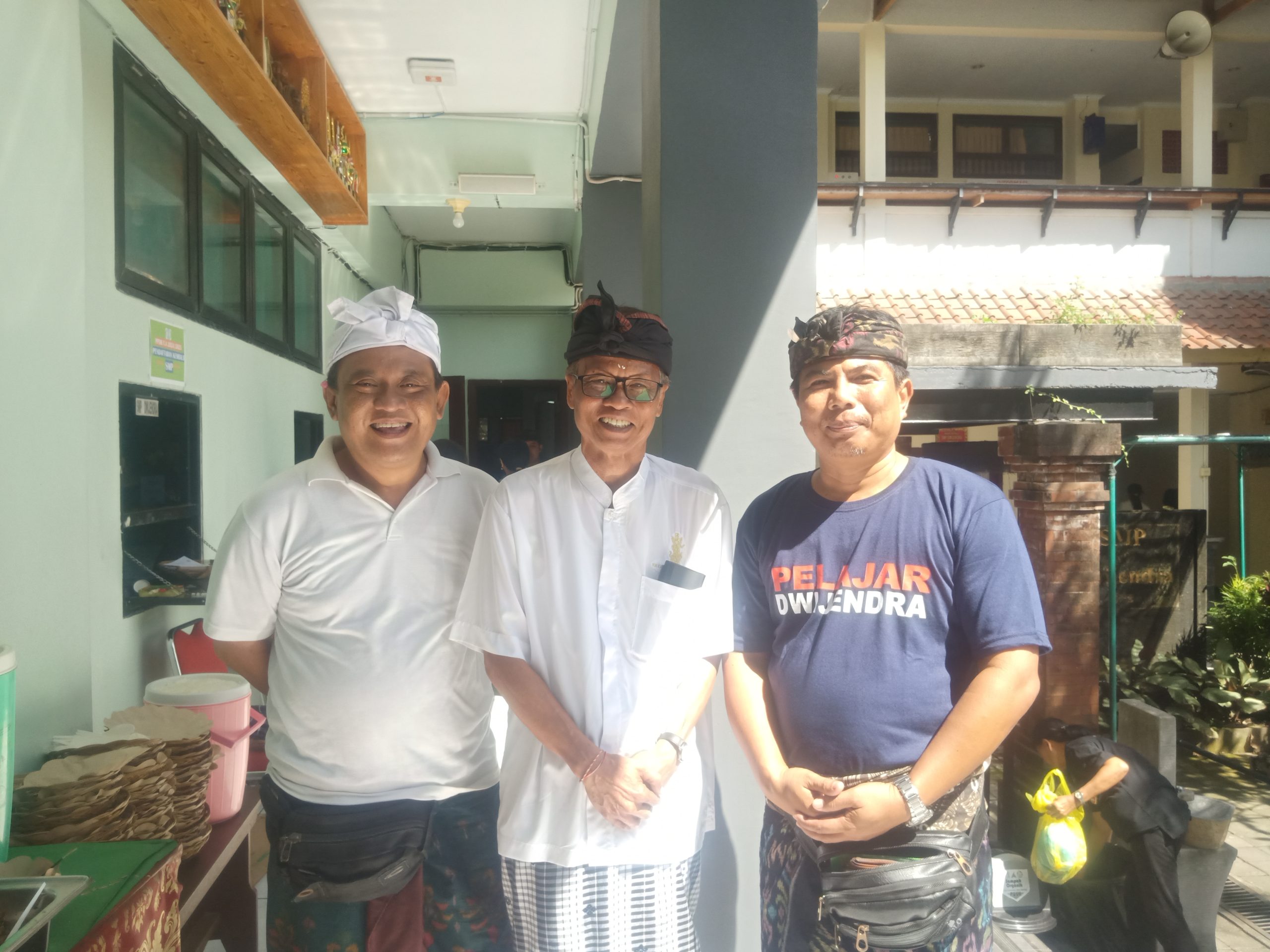 Menjelang Hari Raya Saraswati, SMP Dwijendra Denpasar Menggelar Pasraman.