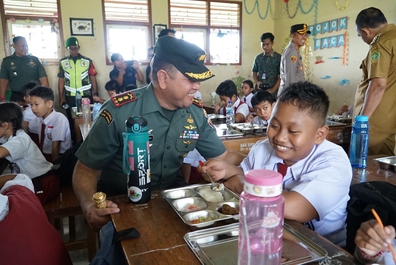 Kodam IX/Udayana Bersama BGN Sukseskan Makan Bergizi Gratis Untuk Siswa.